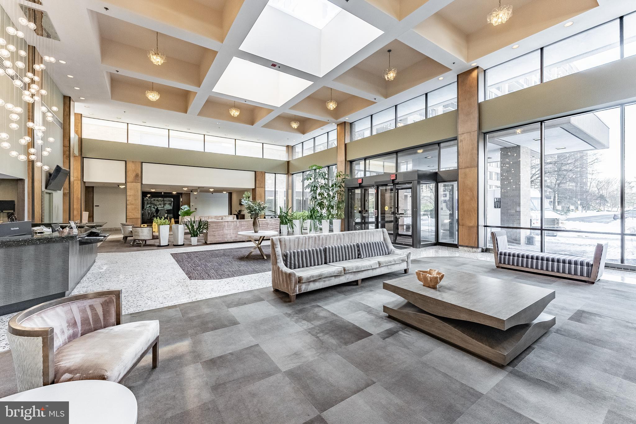 SKYLINE HOUSE - Residential