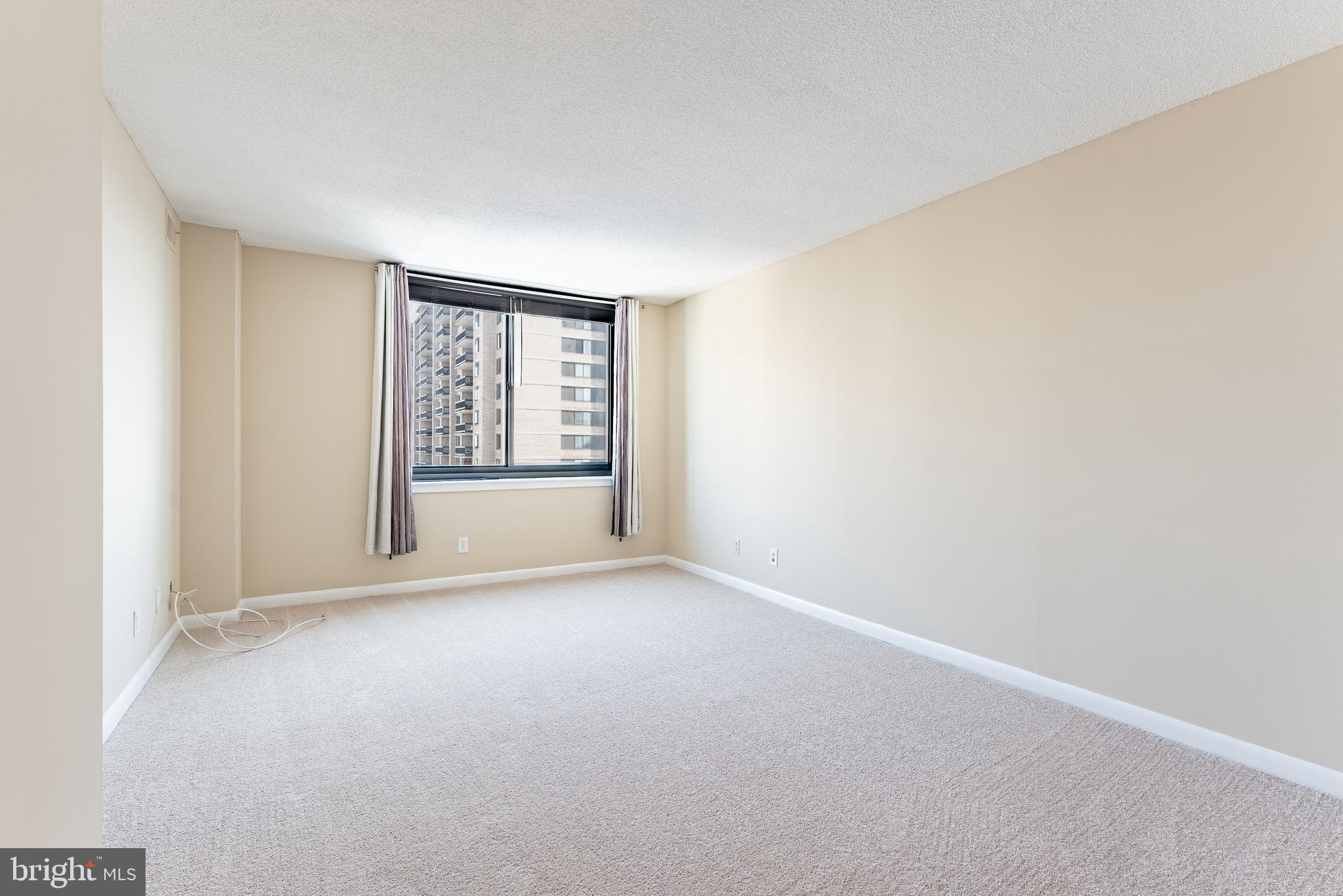 SKYLINE HOUSE - Residential