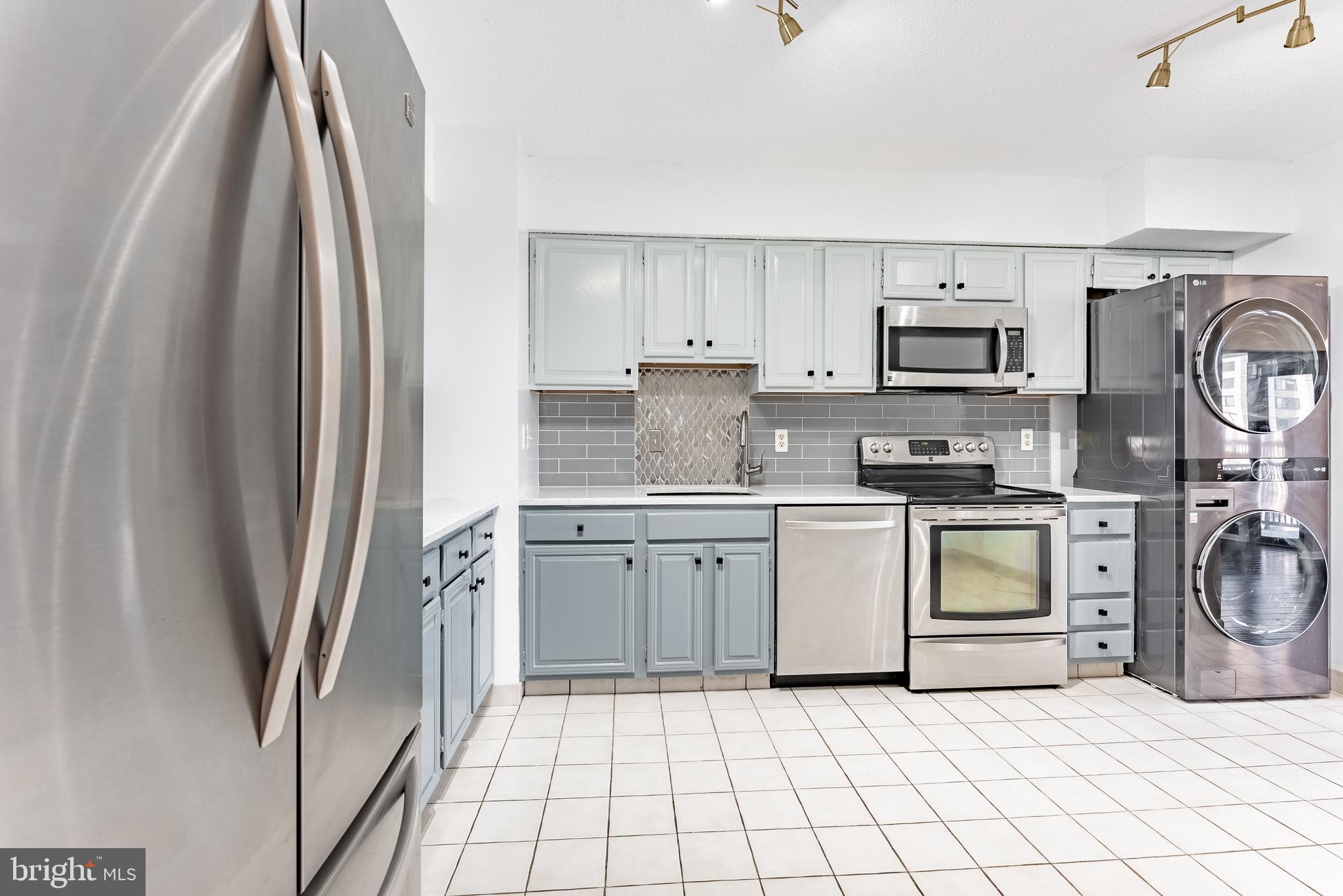 SKYLINE HOUSE - Residential