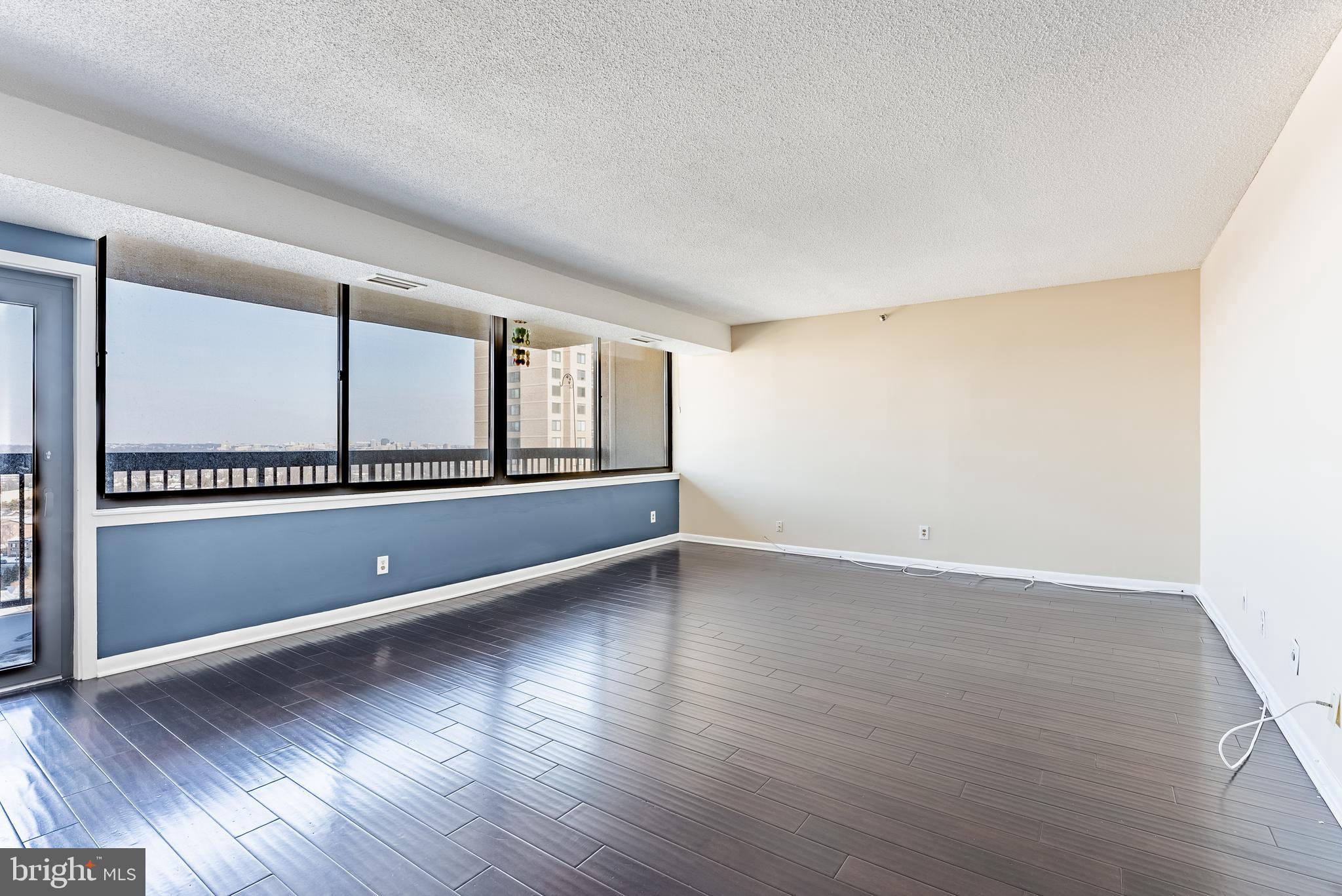 SKYLINE HOUSE - Residential