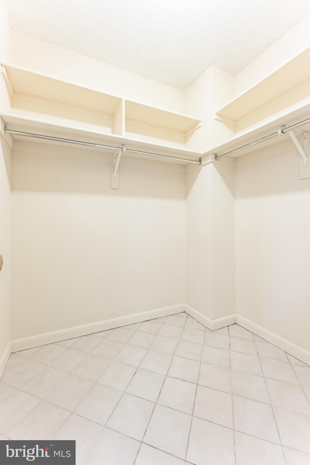 SKYLINE HOUSE - Residential