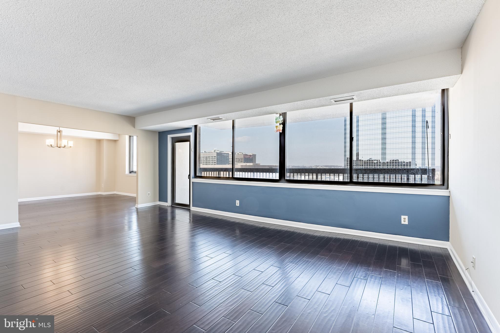 SKYLINE HOUSE - Residential