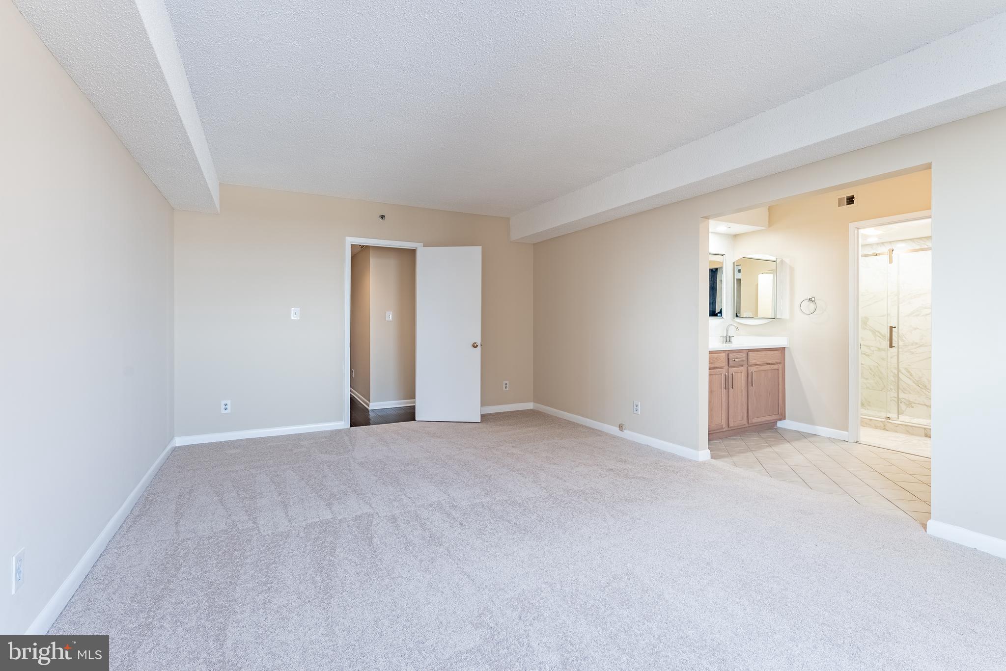 SKYLINE HOUSE - Residential