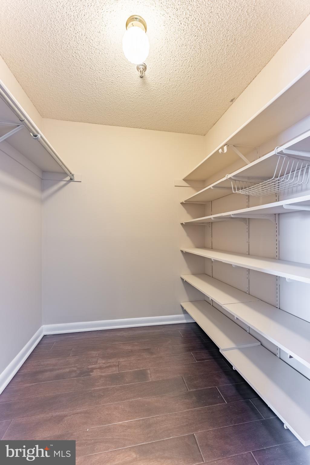 SKYLINE HOUSE - Residential