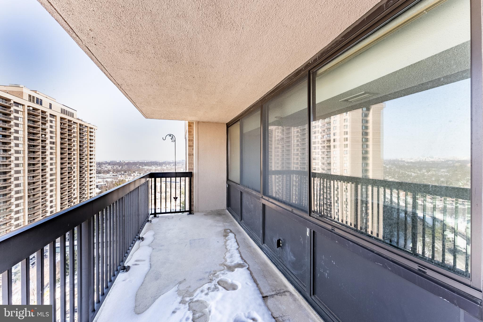 SKYLINE HOUSE - Residential