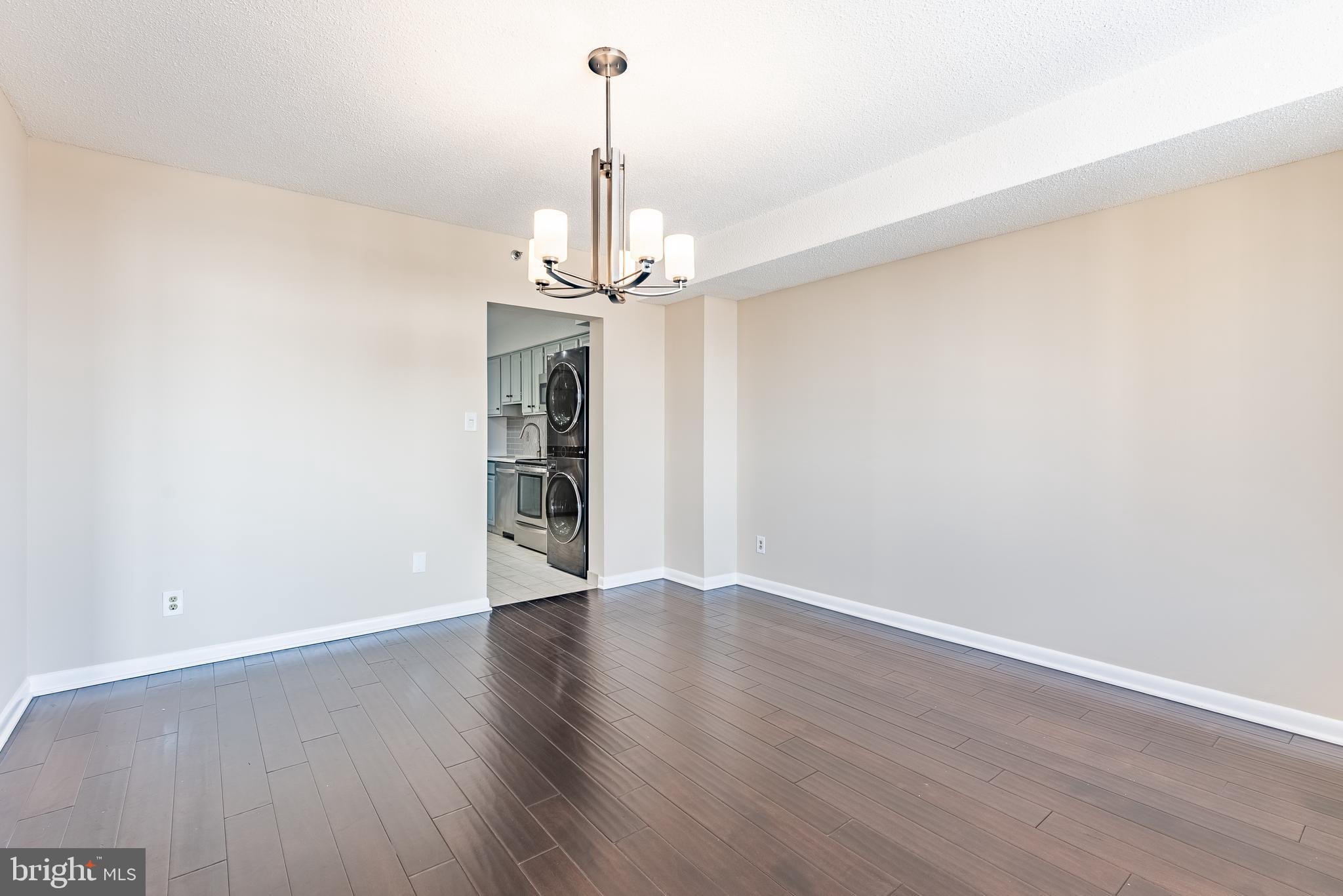 SKYLINE HOUSE - Residential