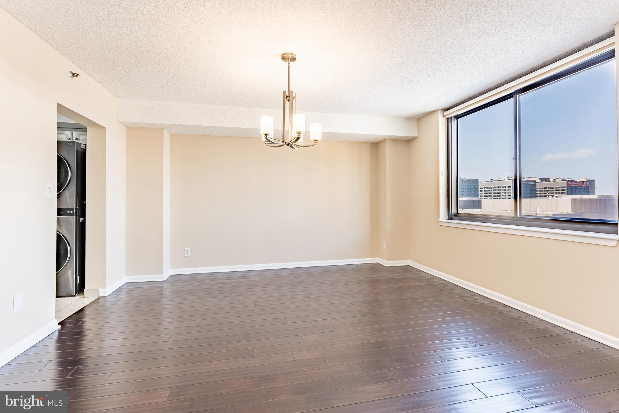 SKYLINE HOUSE - Residential