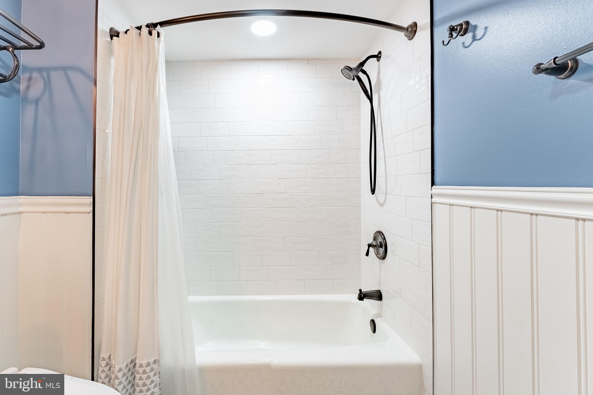 SKYLINE HOUSE - Residential