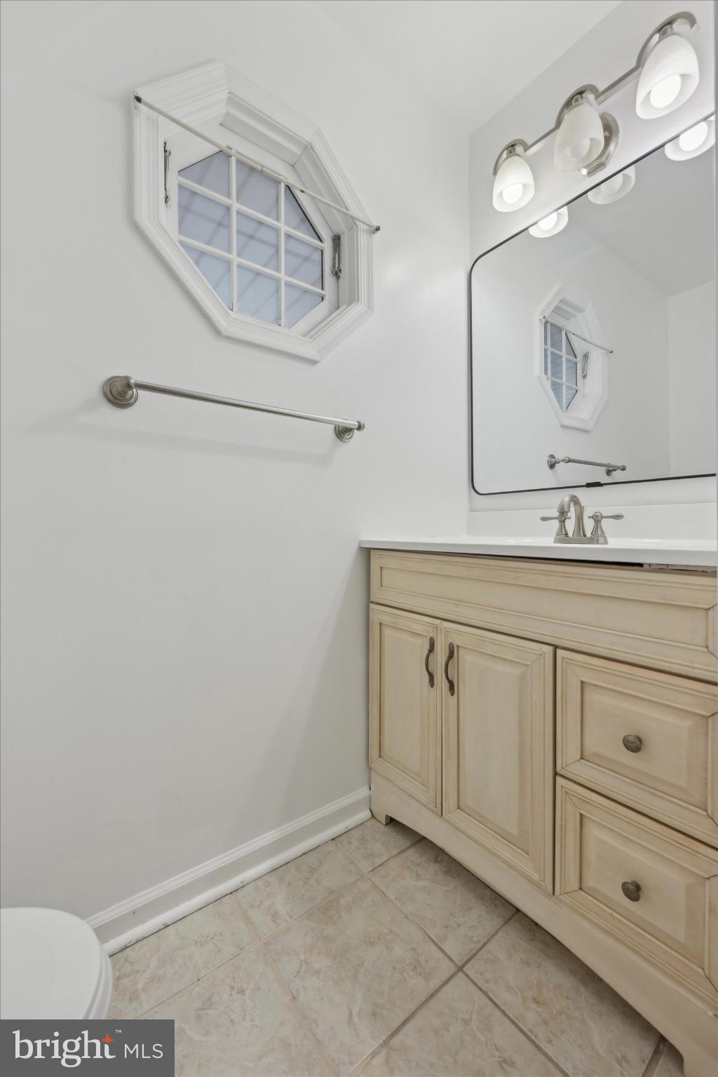 KING MANOR - Residential Lease