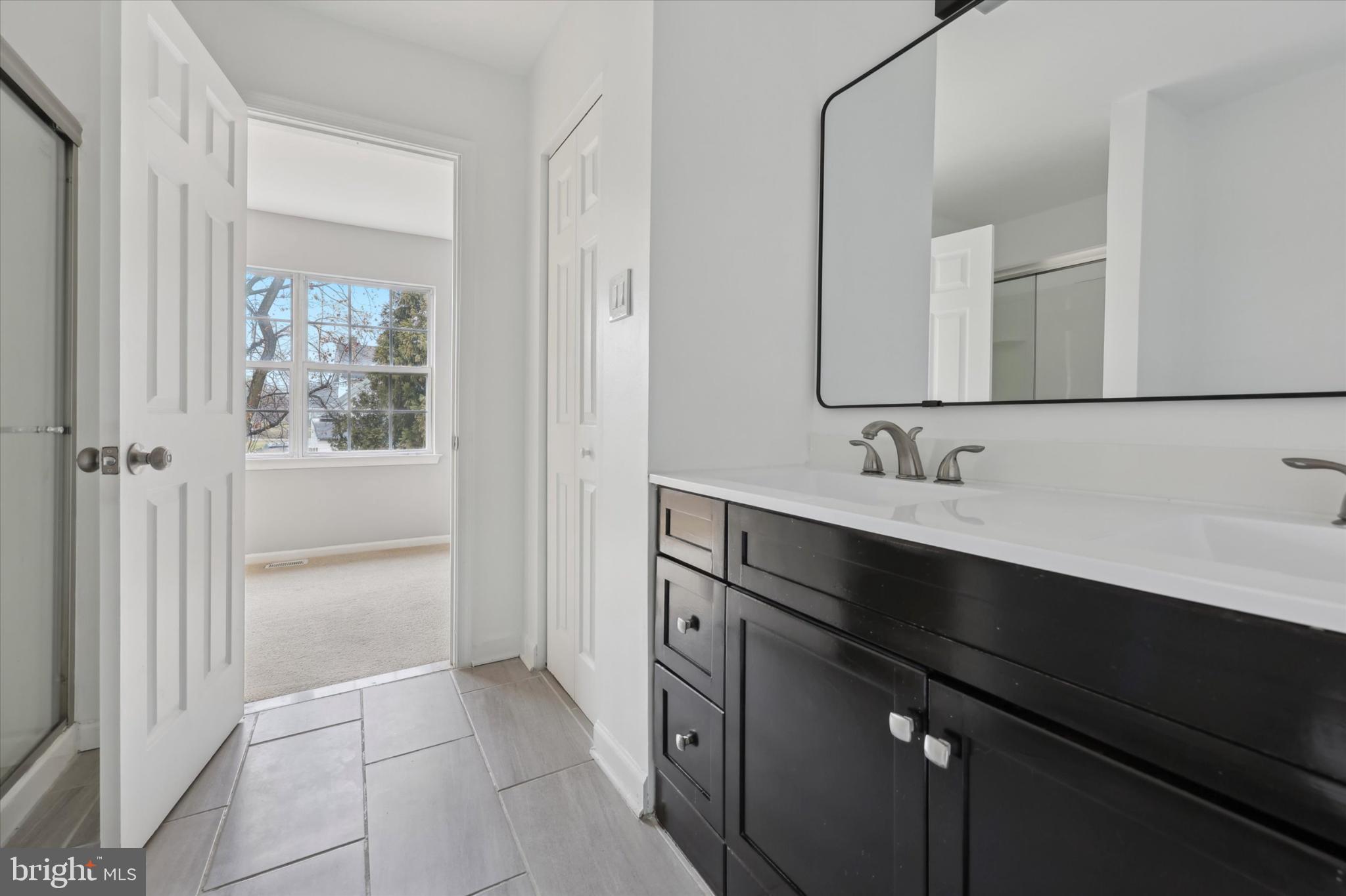 KING MANOR - Residential Lease