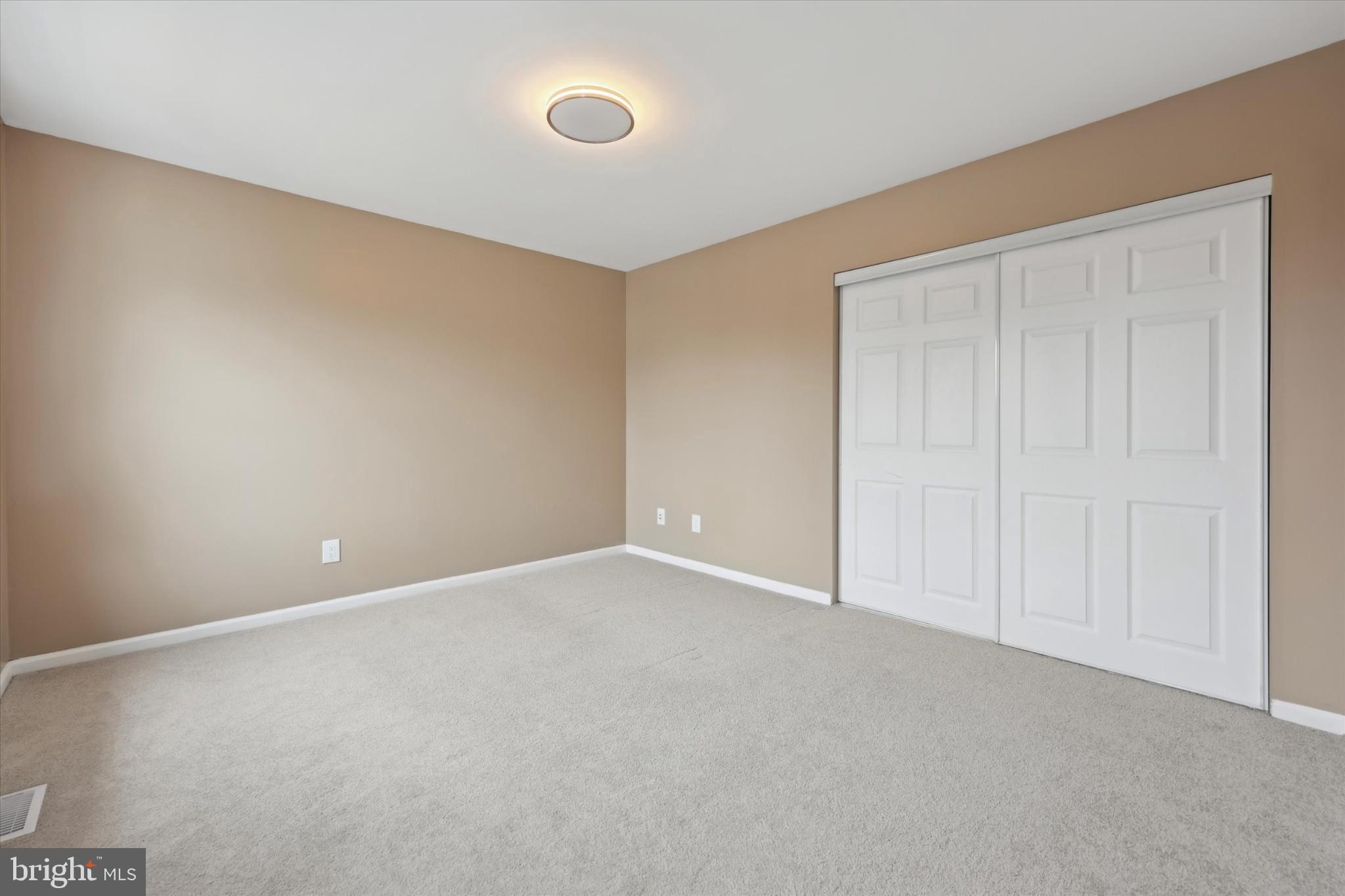 KING MANOR - Residential Lease