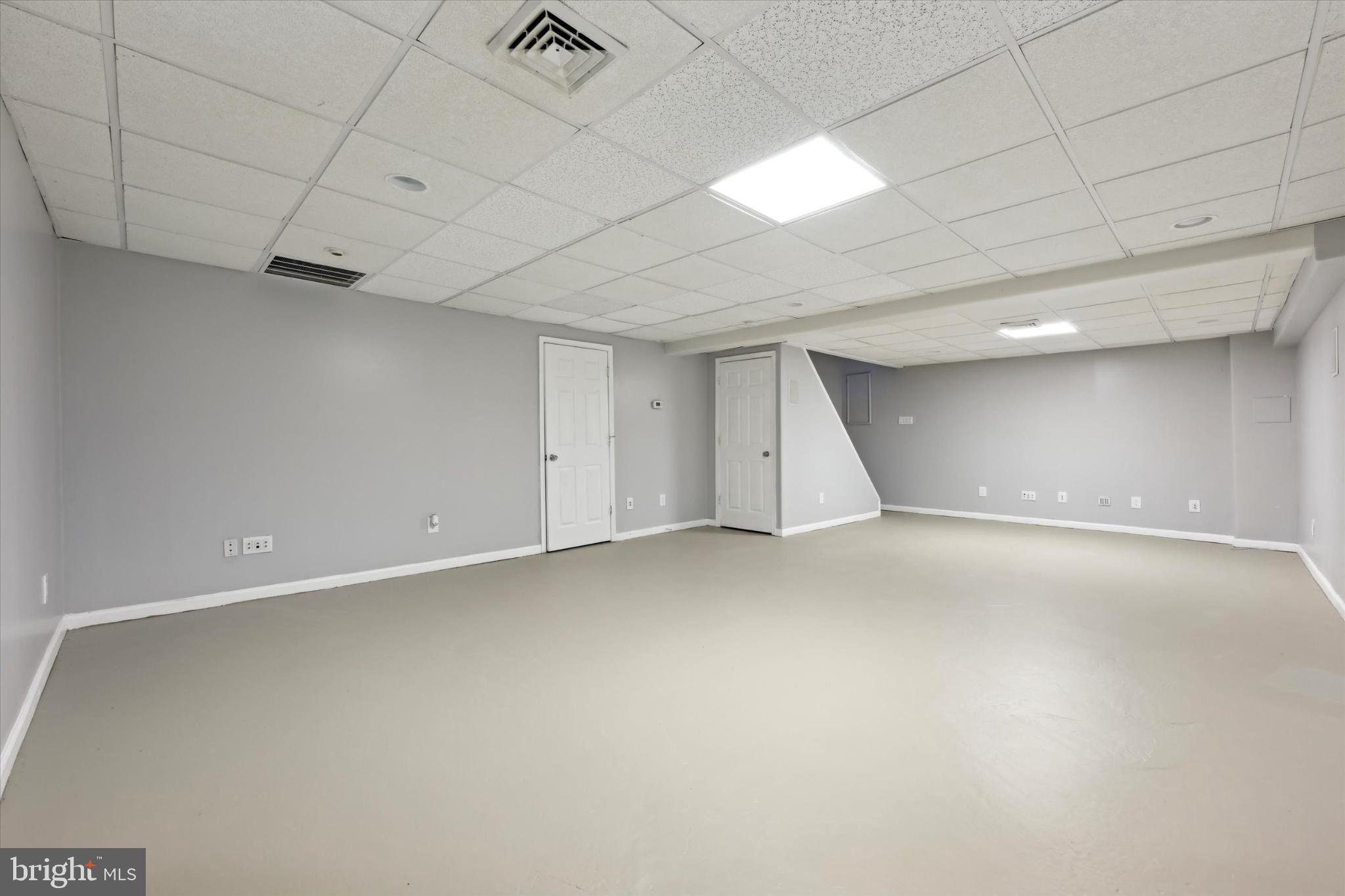 KING MANOR - Residential Lease