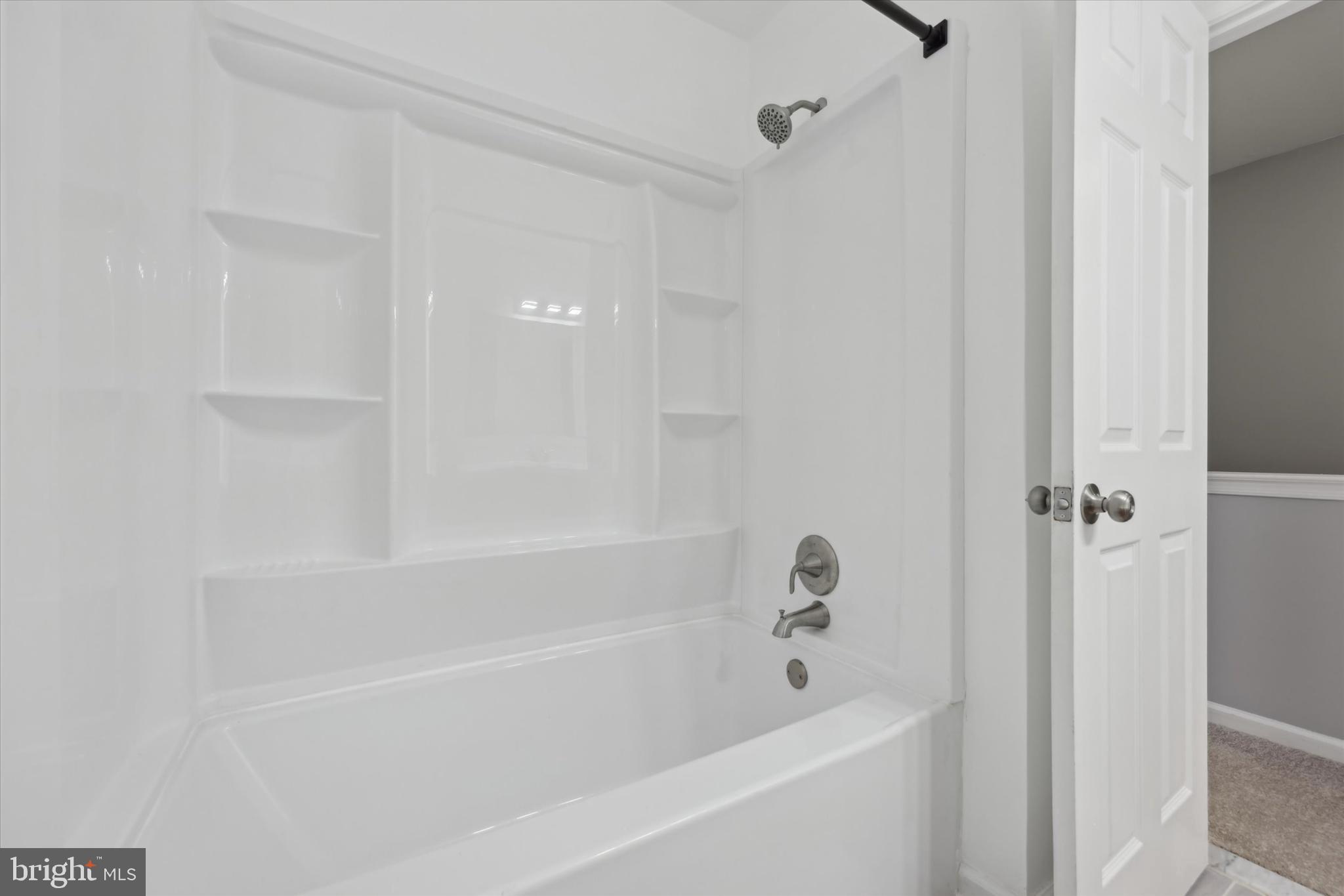 KING MANOR - Residential Lease