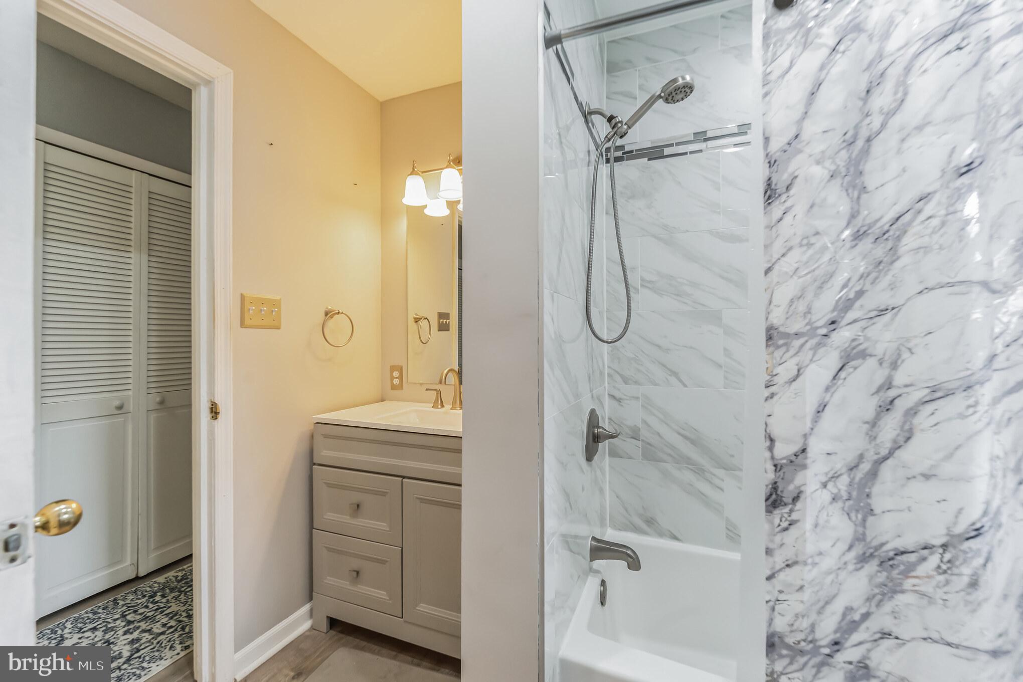 VILLAGE OF HICKORY HOLLOW - Residential