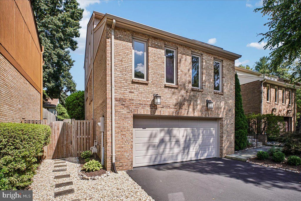 Photo of 9938 Great Oaks Way, FAIRFAX, VA 22030 (MLS # VAFC2009032)
