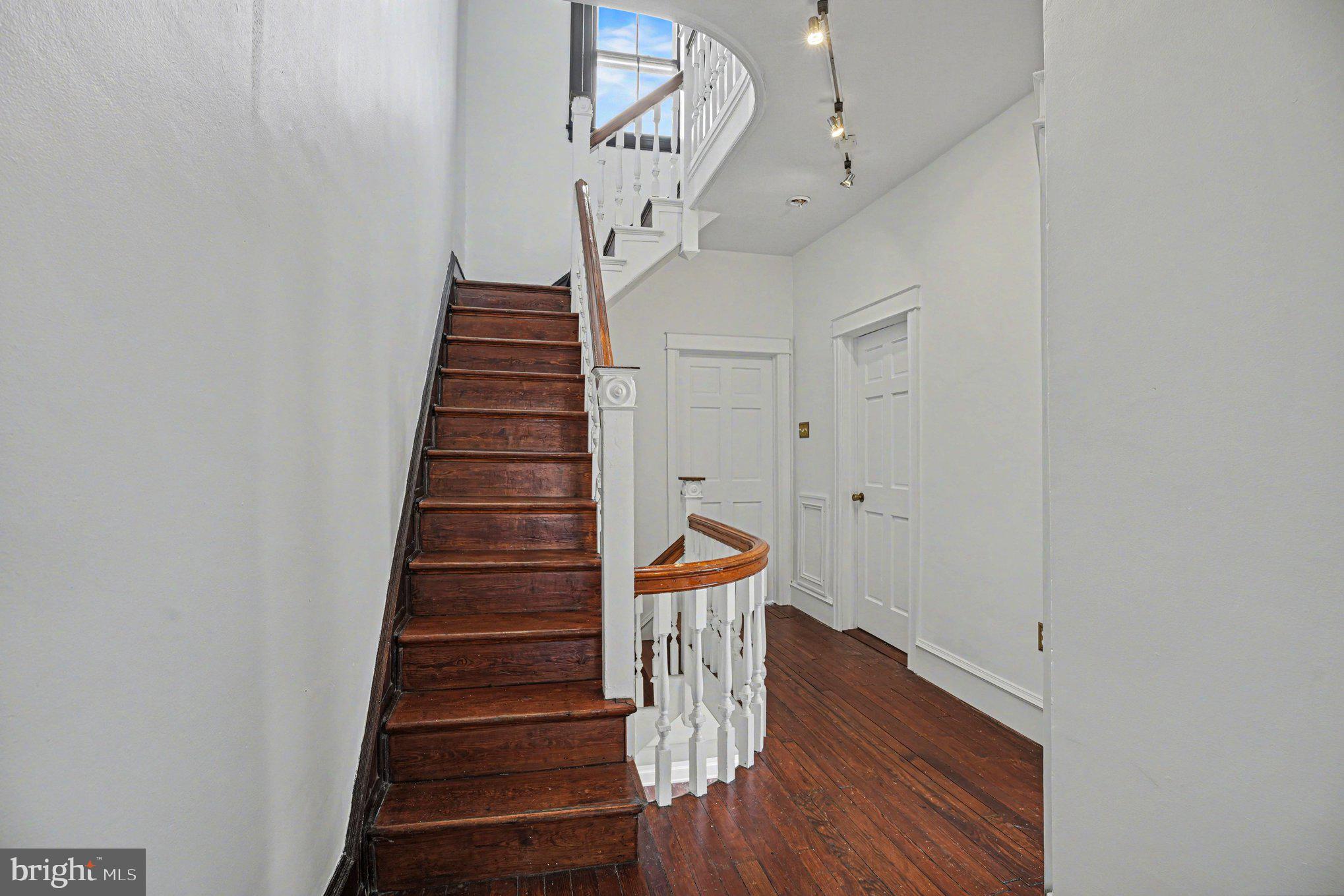 FAIRMOUNT - Residential