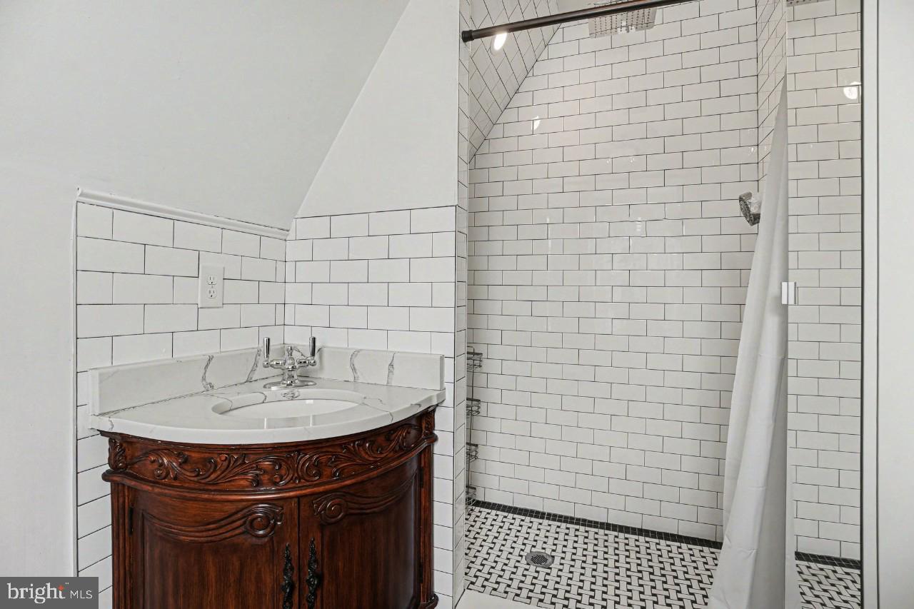 FAIRMOUNT - Residential