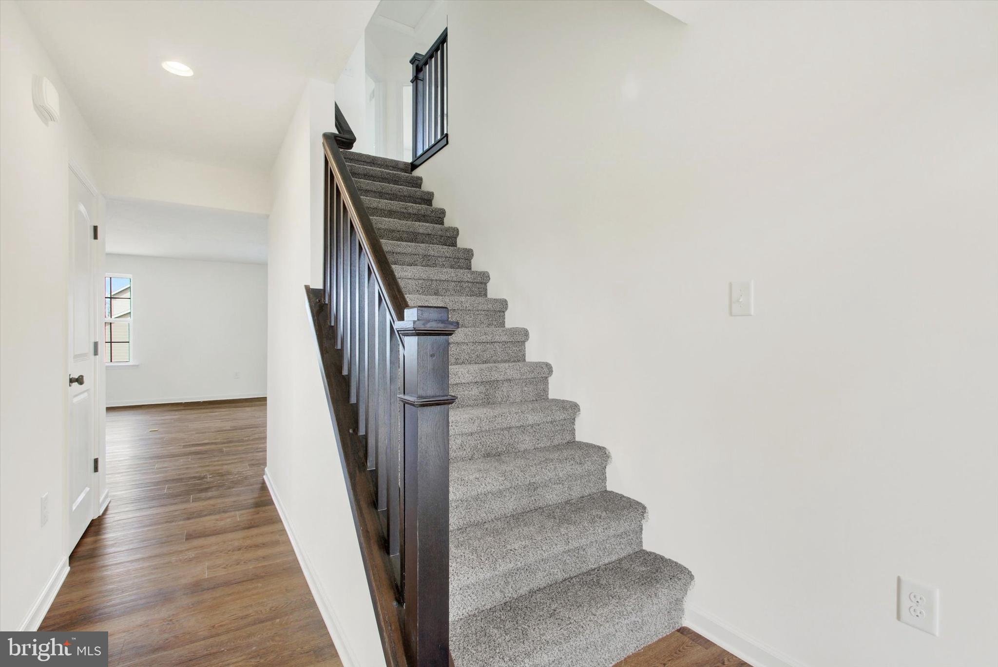 41 FRIAR RD 33