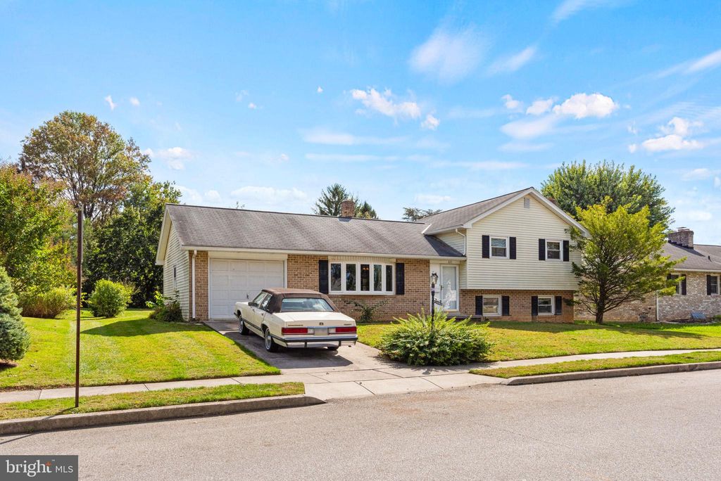 Photo of 405 Clearview Road, HANOVER, PA 17331 (MLS # PAYK2090490)