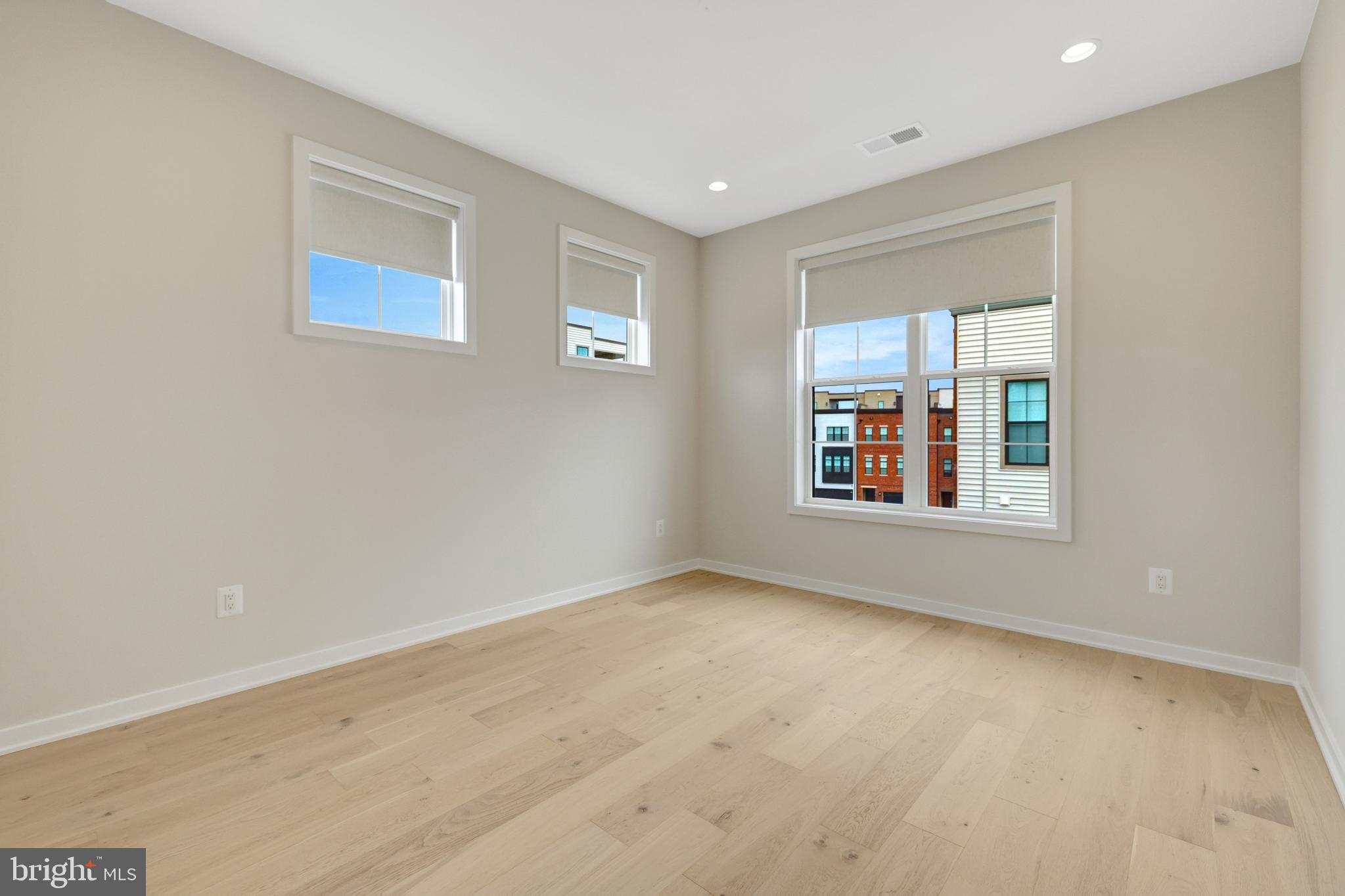 METRO WALK AT MOOREFIELD STATION - Residential