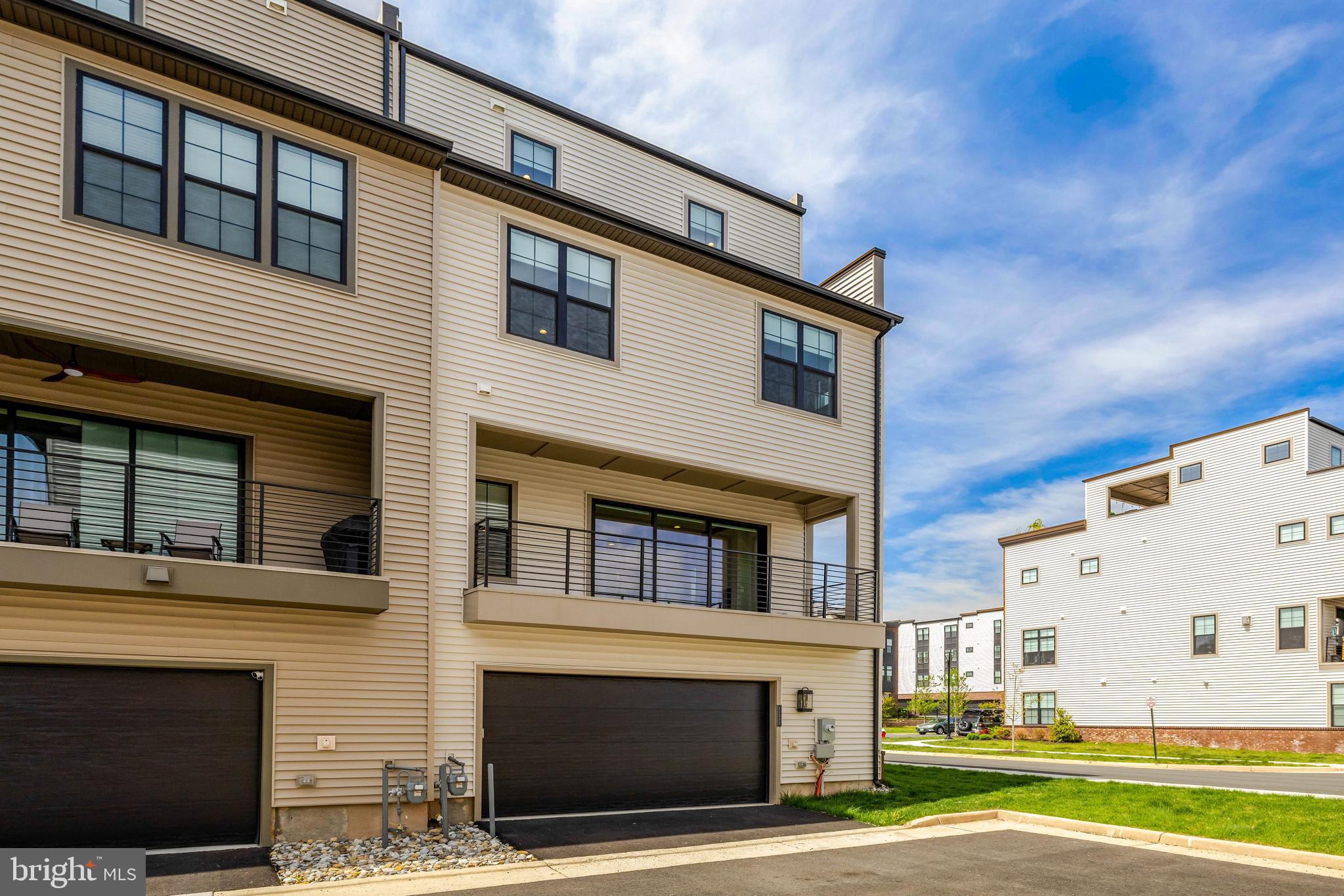 METRO WALK AT MOOREFIELD STATION - Residential