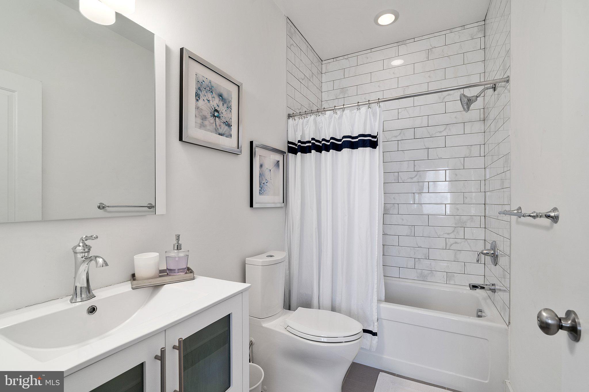 ROXBOROUGH - Residential