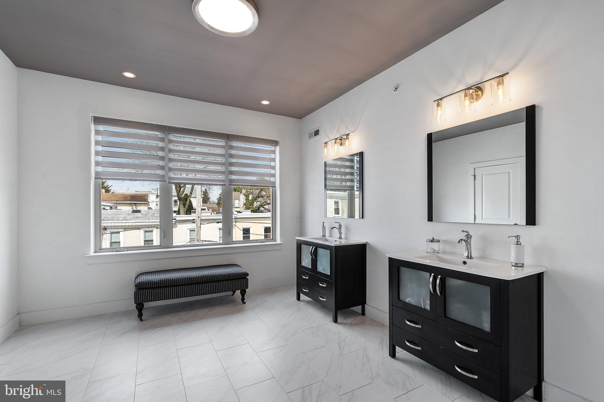 ROXBOROUGH - Residential