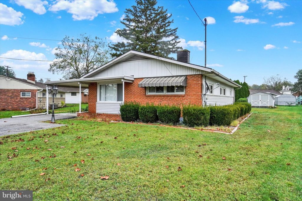 Photo of 220 Piedmont Drive, YORK, PA 17404 (MLS # PAYK2091374)