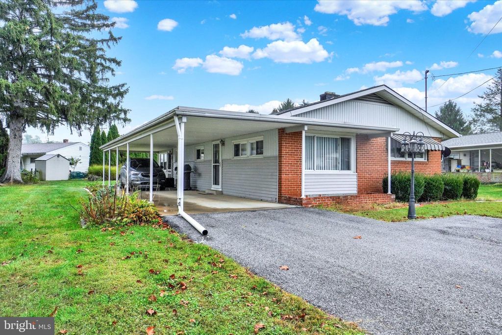 Photo of 220 Piedmont Drive, YORK, PA 17404 (MLS # PAYK2091374)