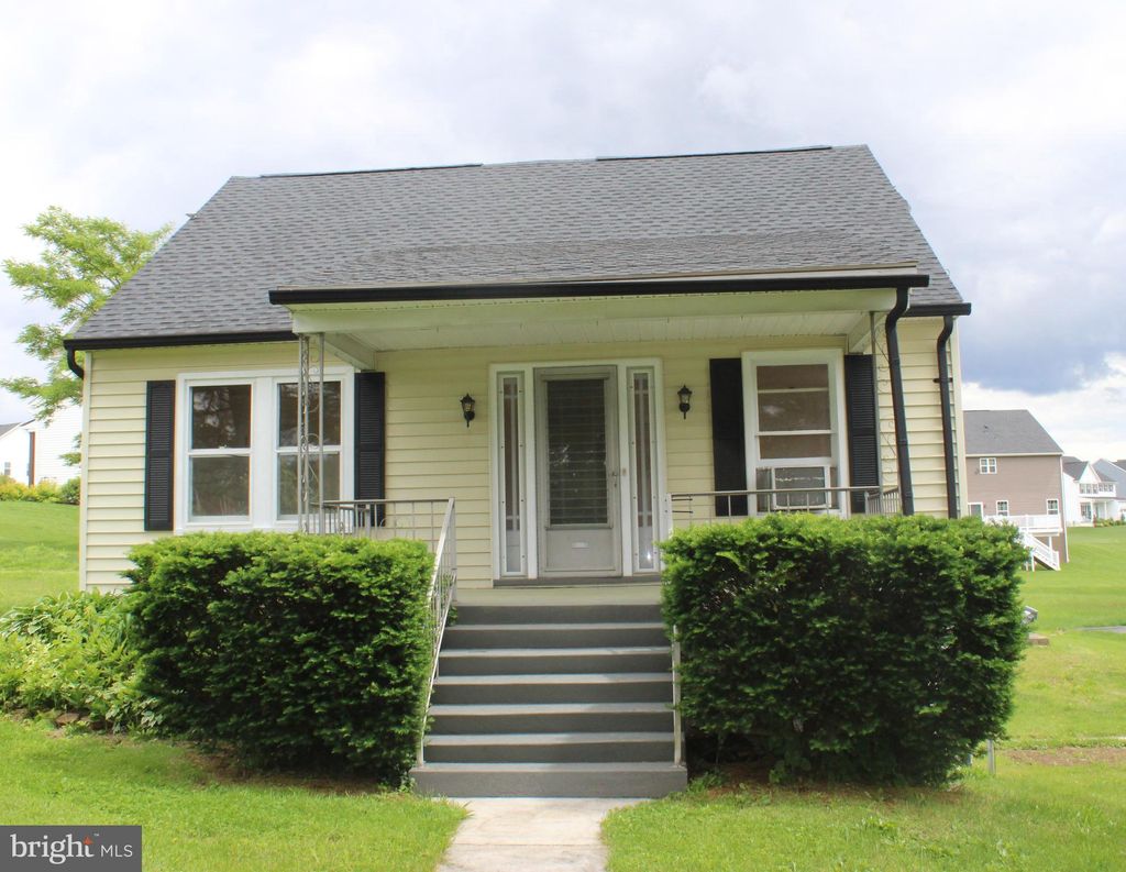 Photo of 204 W Railroad Avenue, SHREWSBURY, PA 17361 (MLS # PAYK2081768)