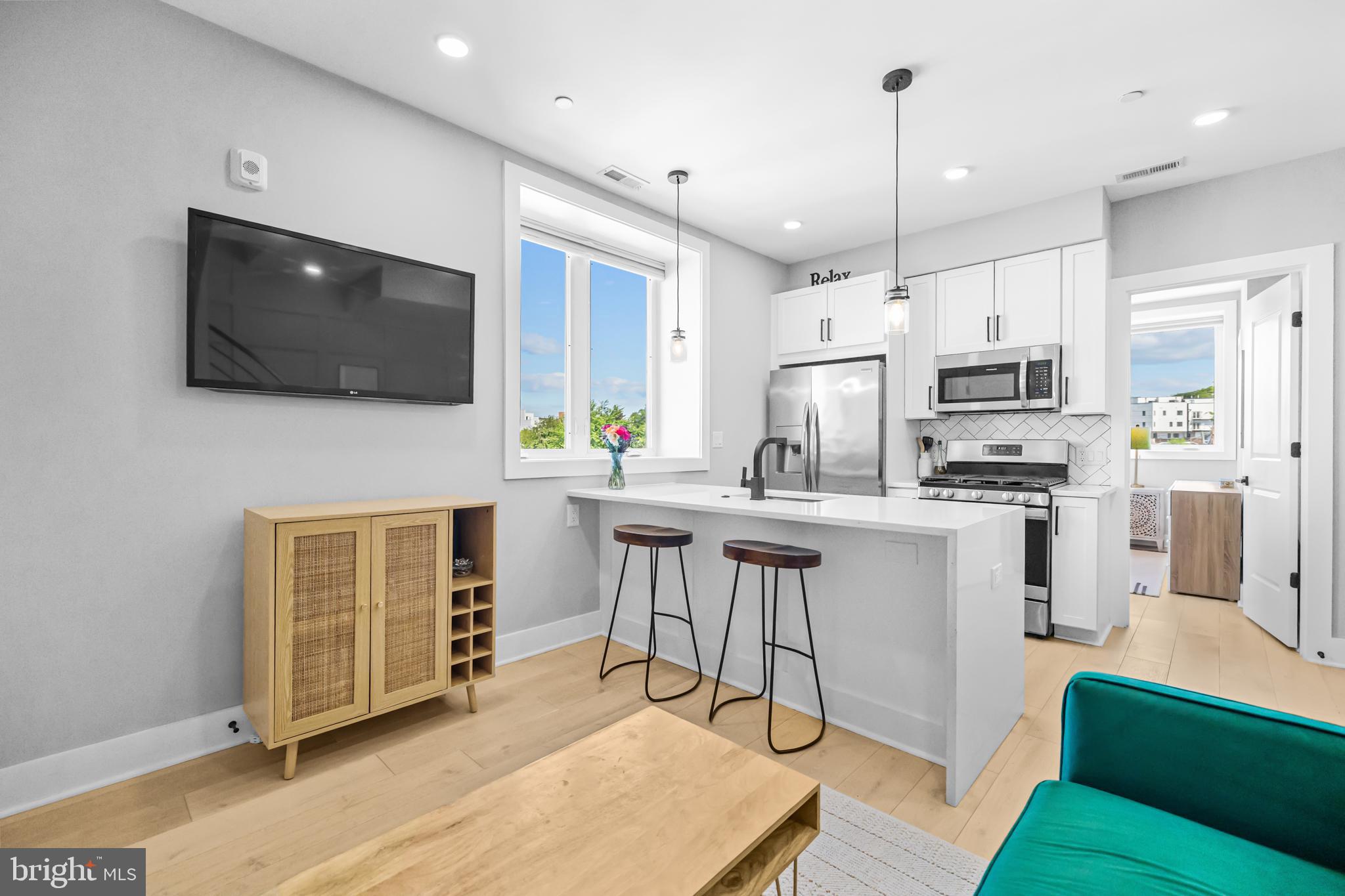 1915 H ST NE PH1
