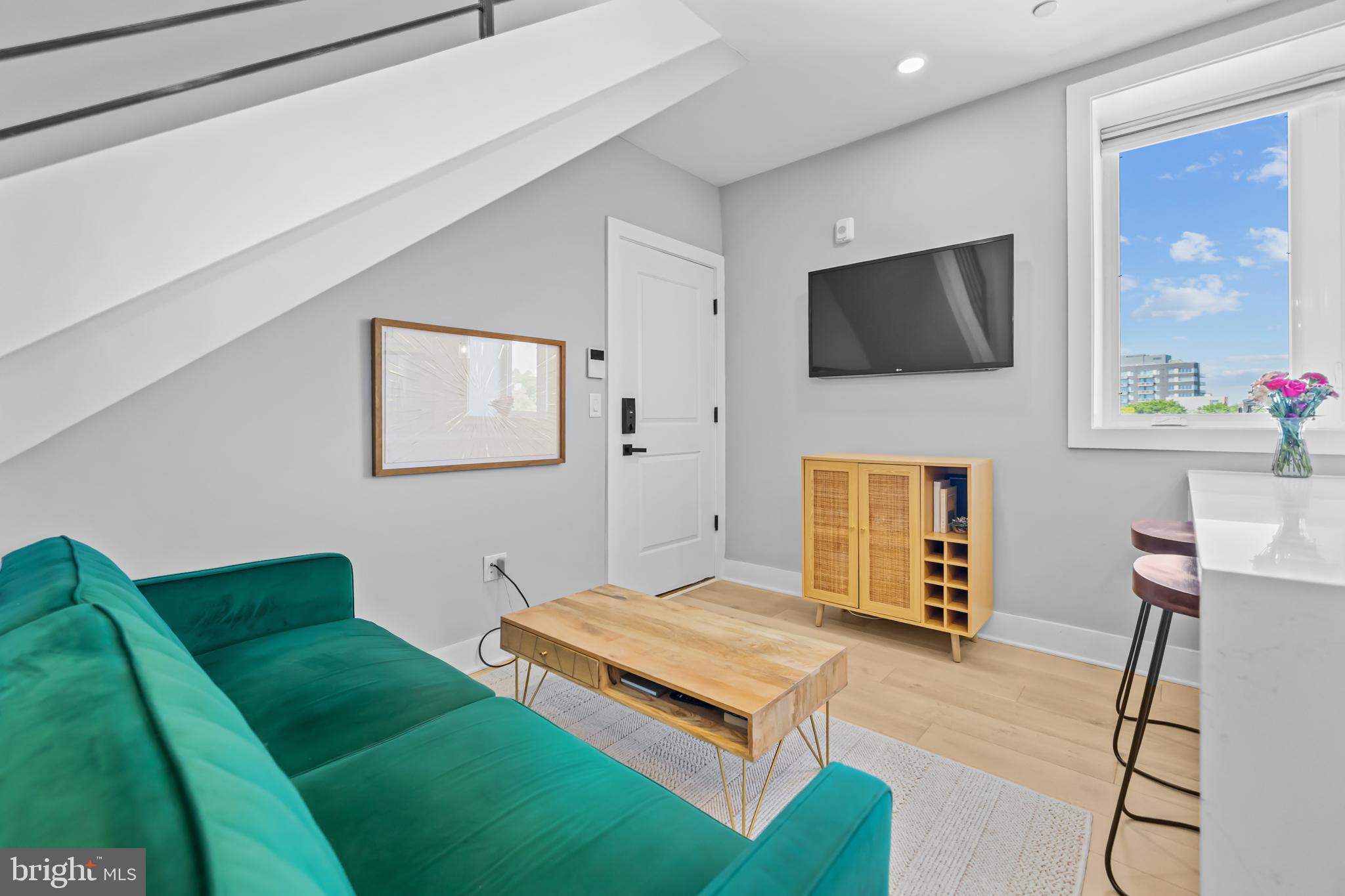 1915 H ST NE PH1