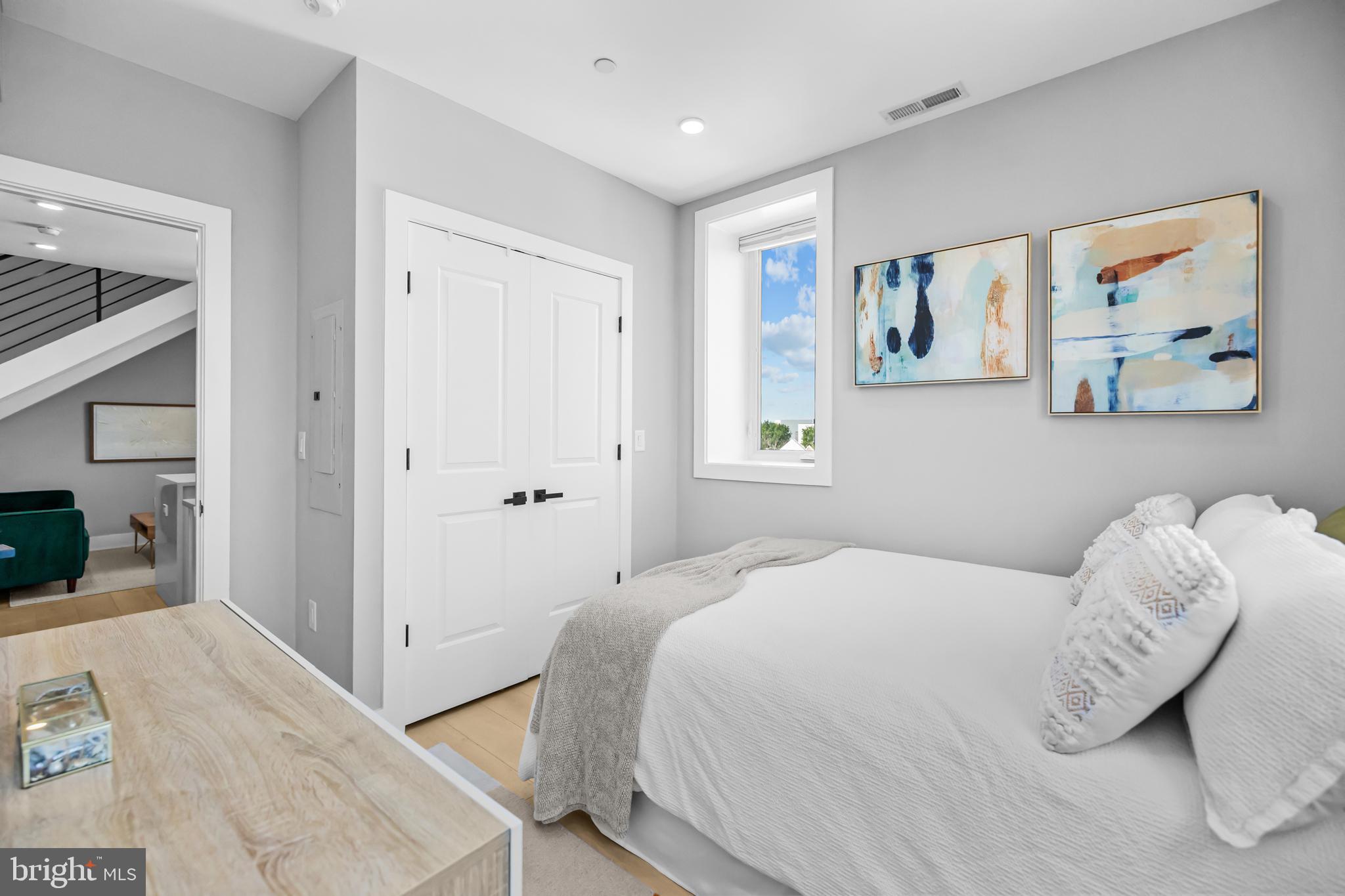 1915 H ST NE PH1