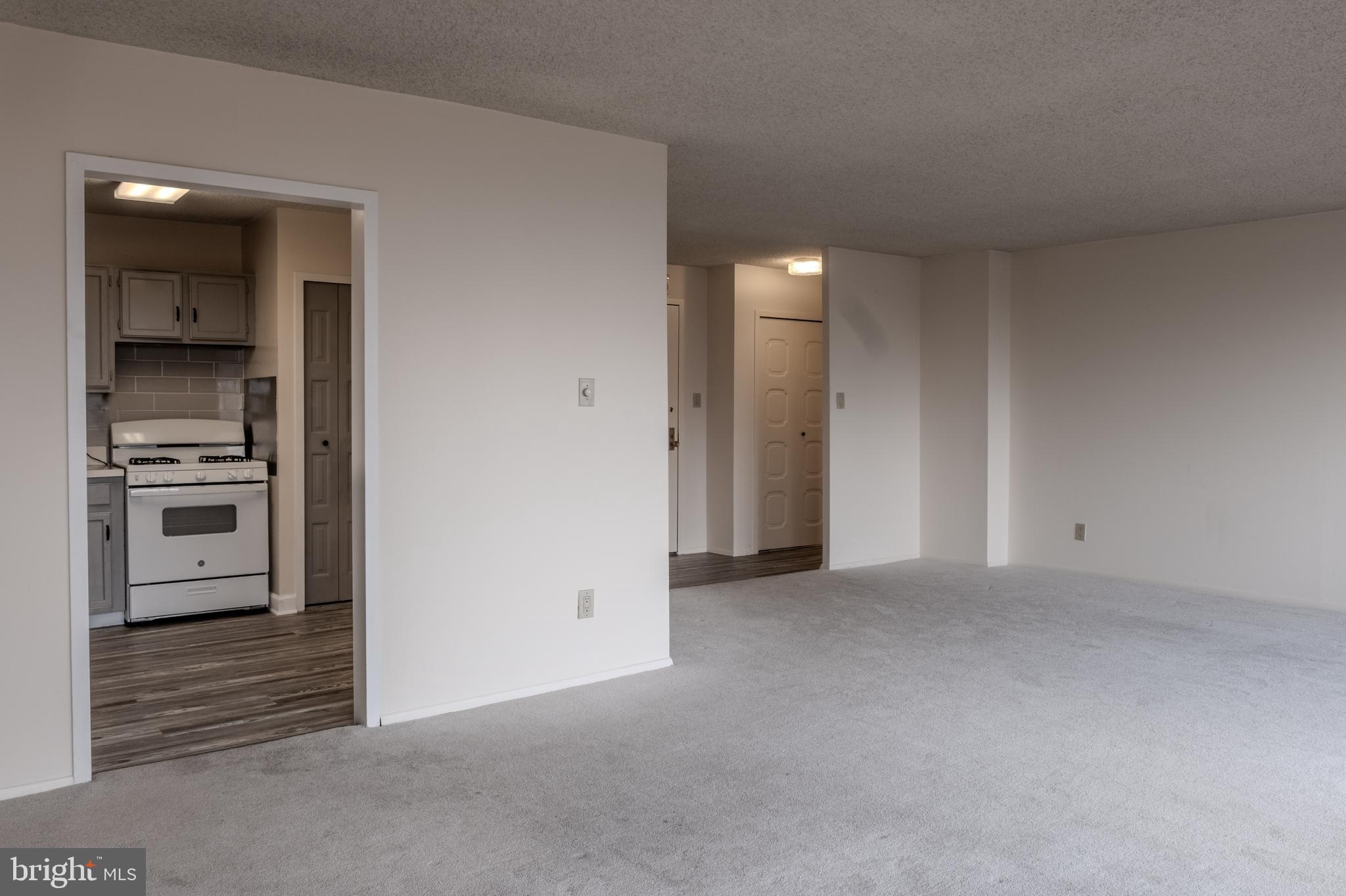 PROMENADE TOWERS - Residential