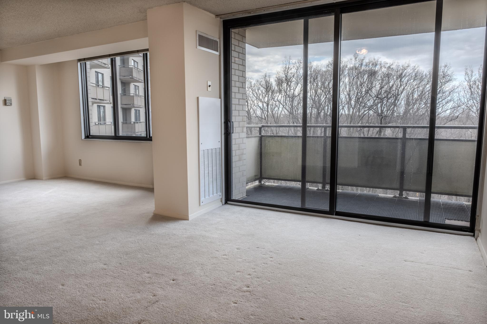 PROMENADE TOWERS - Residential