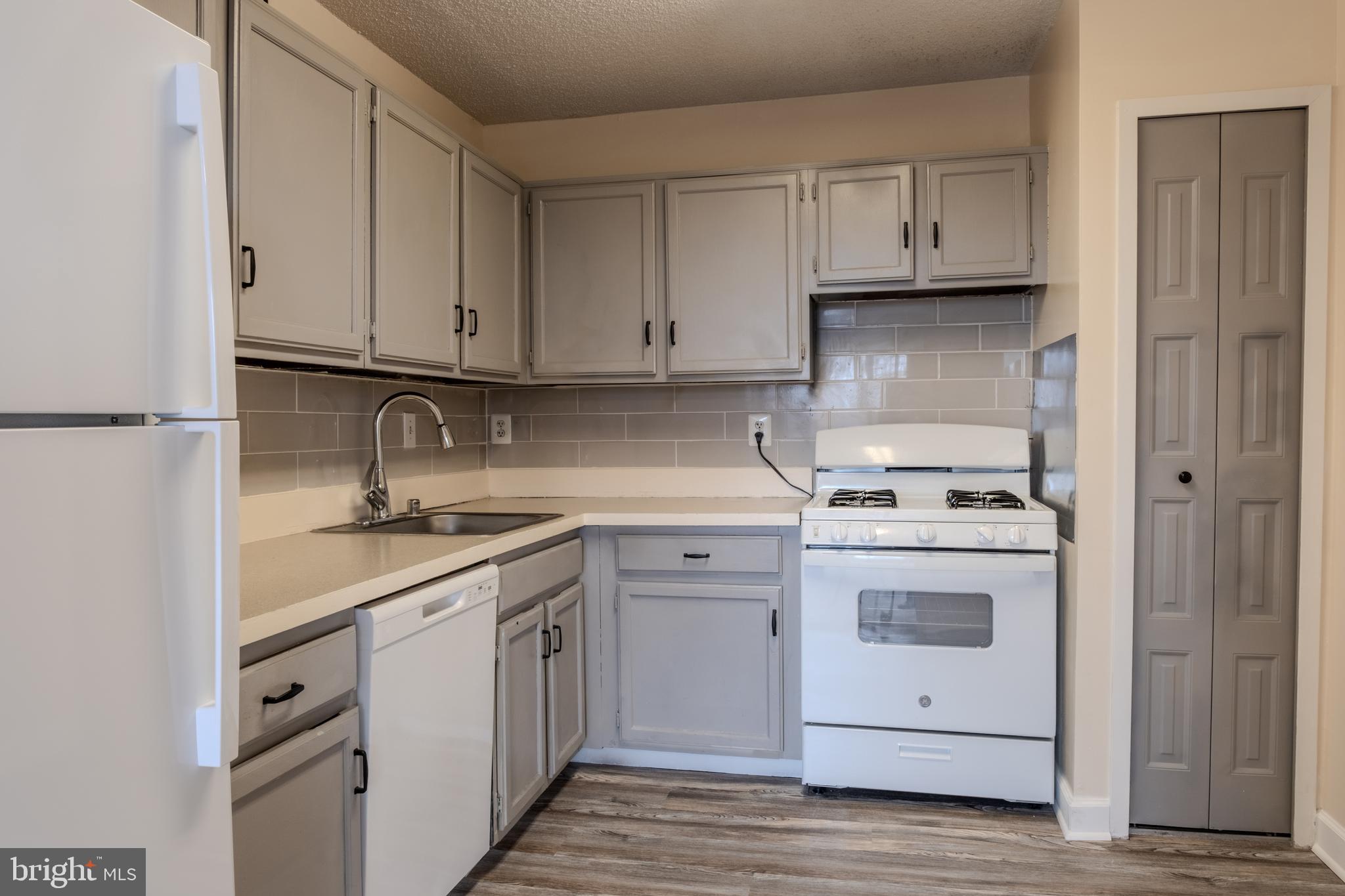 PROMENADE TOWERS - Residential