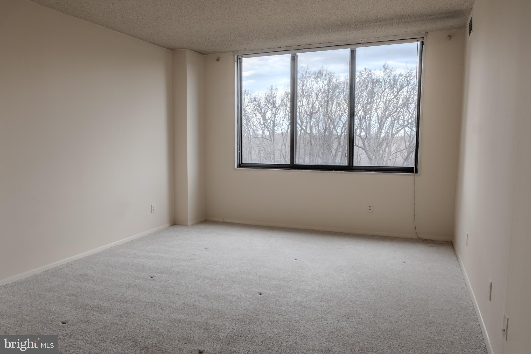 PROMENADE TOWERS - Residential