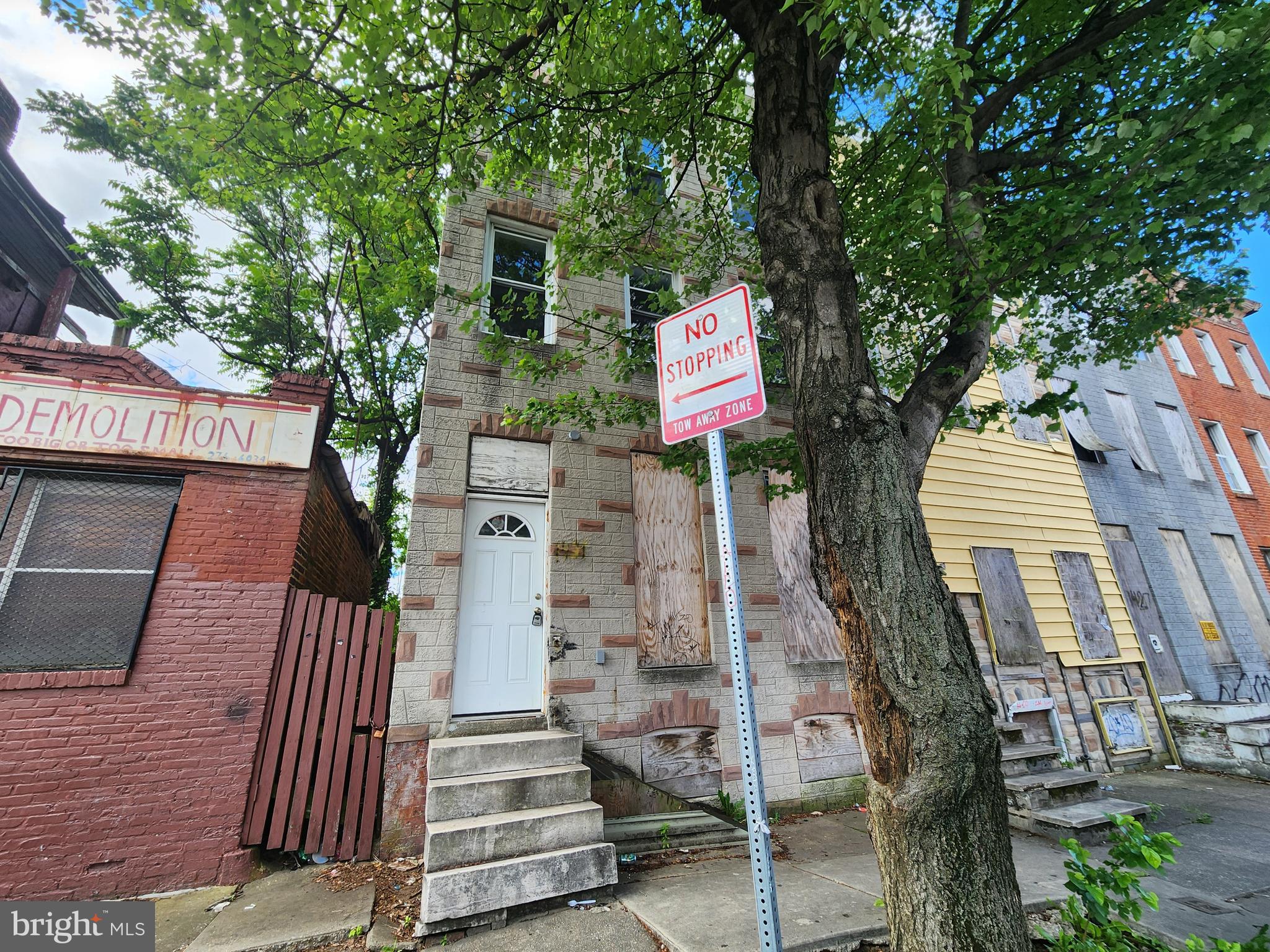 ONLINE AUCTION: Bidding begins 6/11/2025 @ 10:00 AM. Bidding ends 6/13/2025 @ 11:20 AM. List Price is Suggested Opening Bid. Deposit: $5,000. 3 Story Townhouse located in the Oliver area. JUST MINUTES to Johns Hopkins Hospital. Easy access to major traffic artery N Broadway.