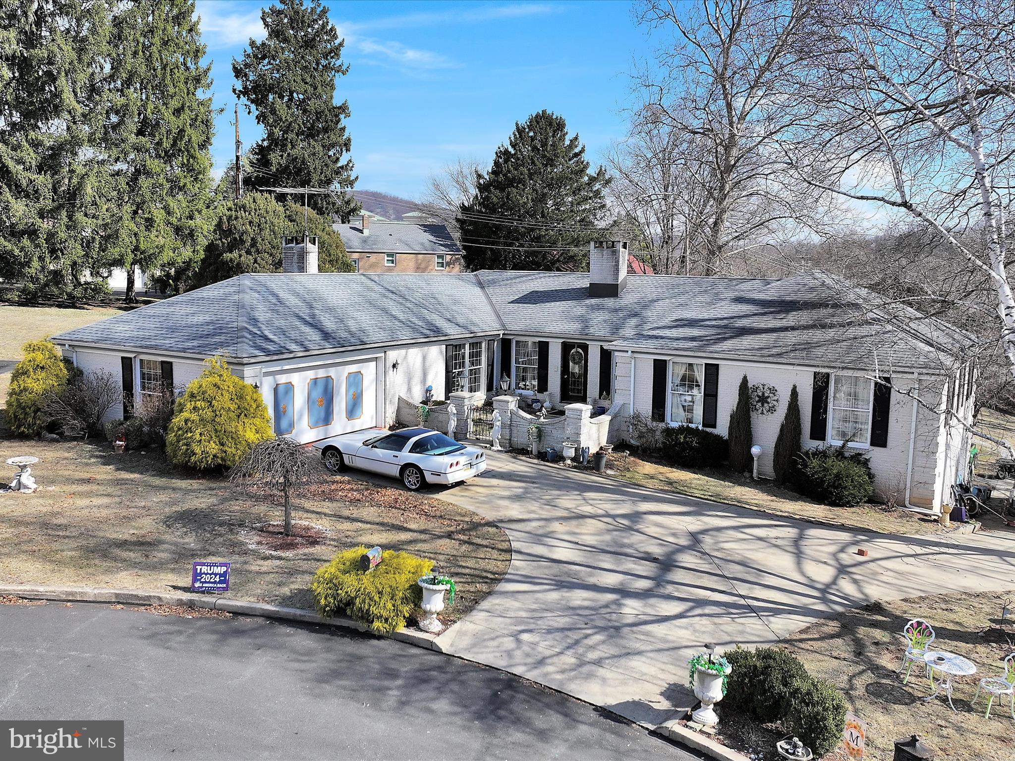 5 HEATHER COURT