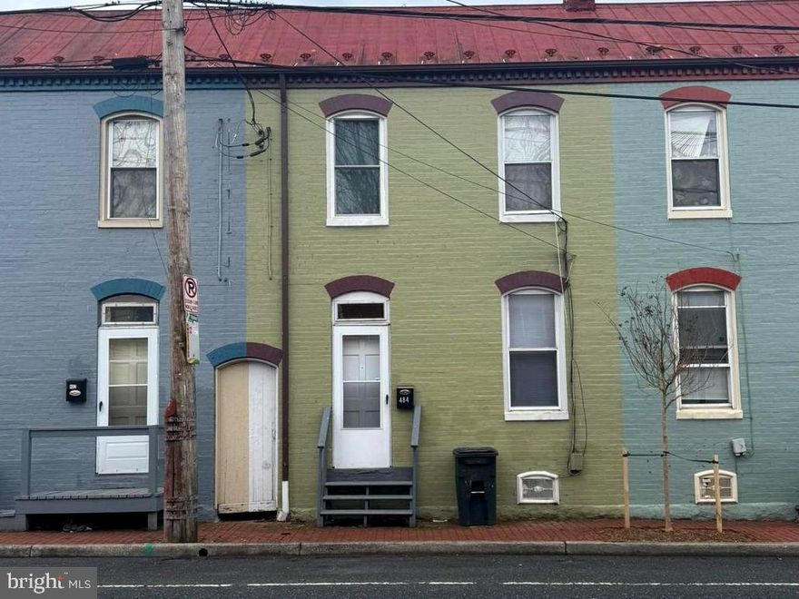 Welcome Home! 2 Bedroom 1.5 Bathroom home located in Downtown Frederick.
Applications are made on the Management Company’s website. The application fee is $45/applicant.  Any intended occupant over 18 must apply to be a leaseholder and go through the screening process. Our requirements for all units: Credit Checks: 630+ credit scores income ratio - rents should be 1/3 of applicants' gross monthly income (housing vouchers and assistance programs are welcome as forms of income) Criminal background checks will be performed. Rental history/reference checks will be performed. Upon Approval: Tenants are to provide proof of renters insurance for a lease term (1 year) paid in full and provide receipt. Tenants are responsible for all utilities as applicable, i.e. gas, electricity and water.
No Pets-No Smoking