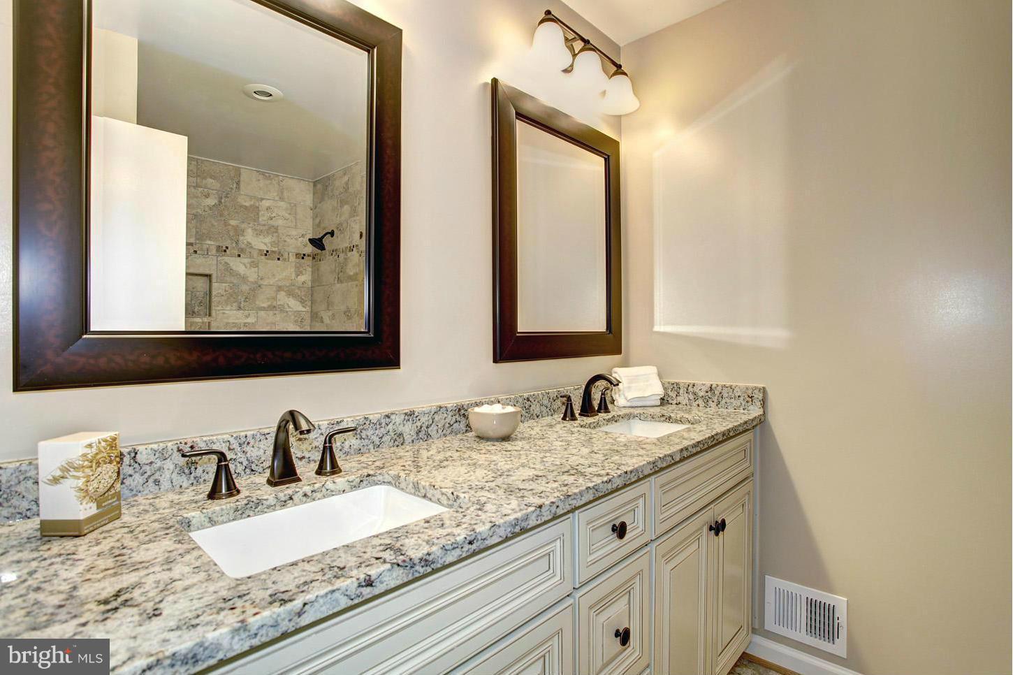 MANTUA - Residential