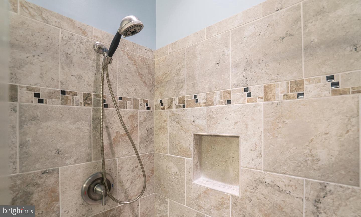 MAPLECREST - Residential