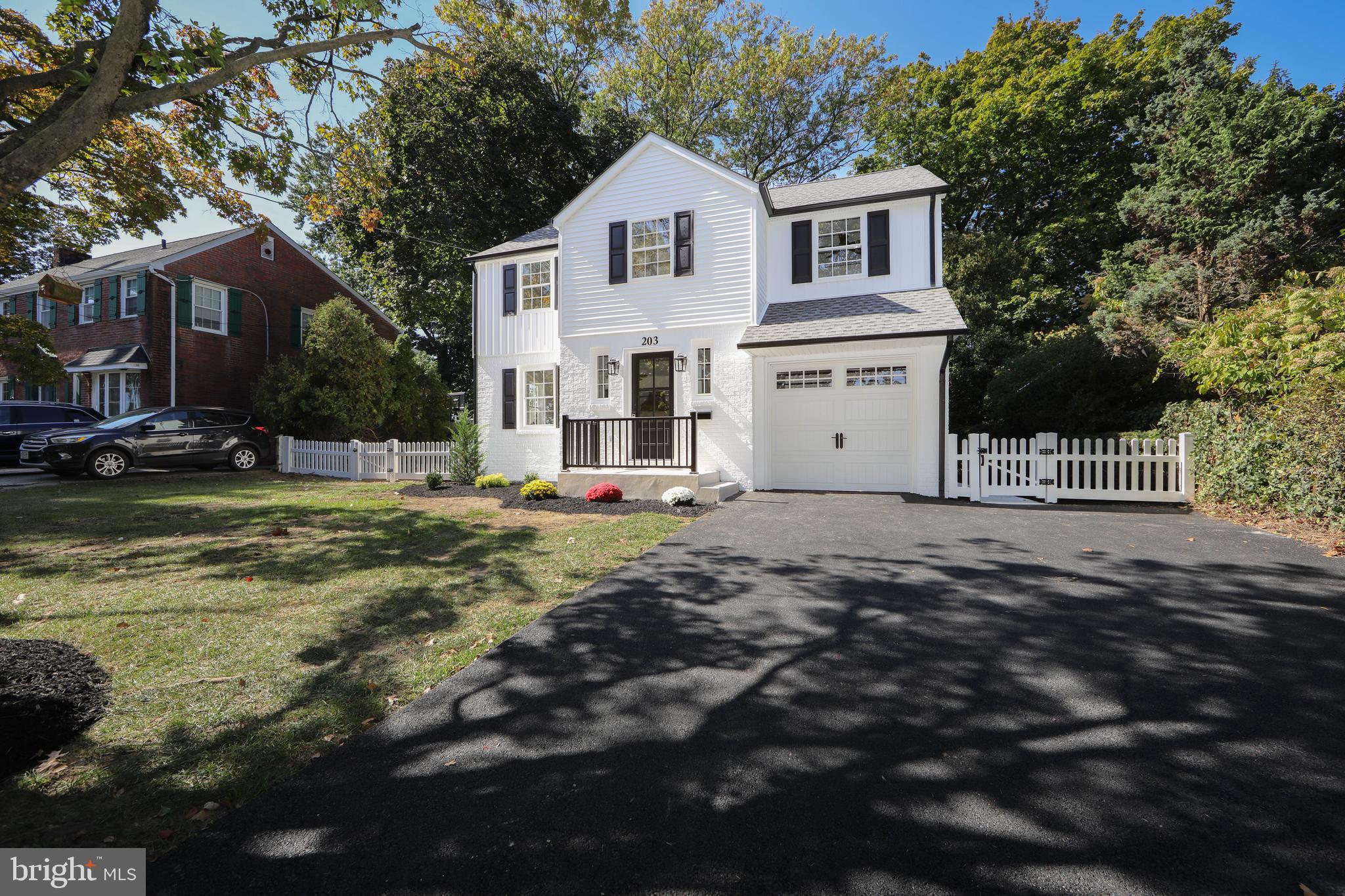 203 W CRYSTAL LAKE AVENUE
