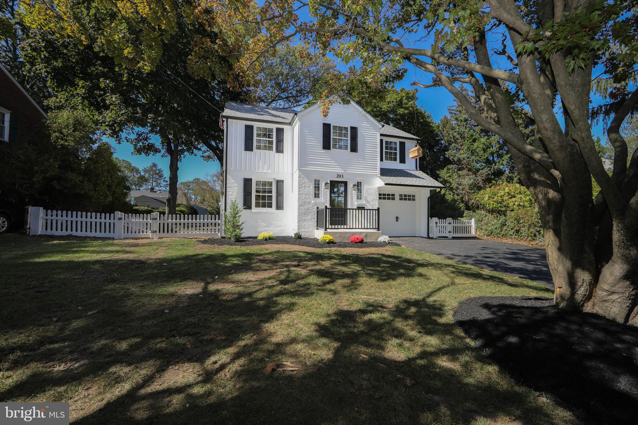 203 W CRYSTAL LAKE AVENUE
