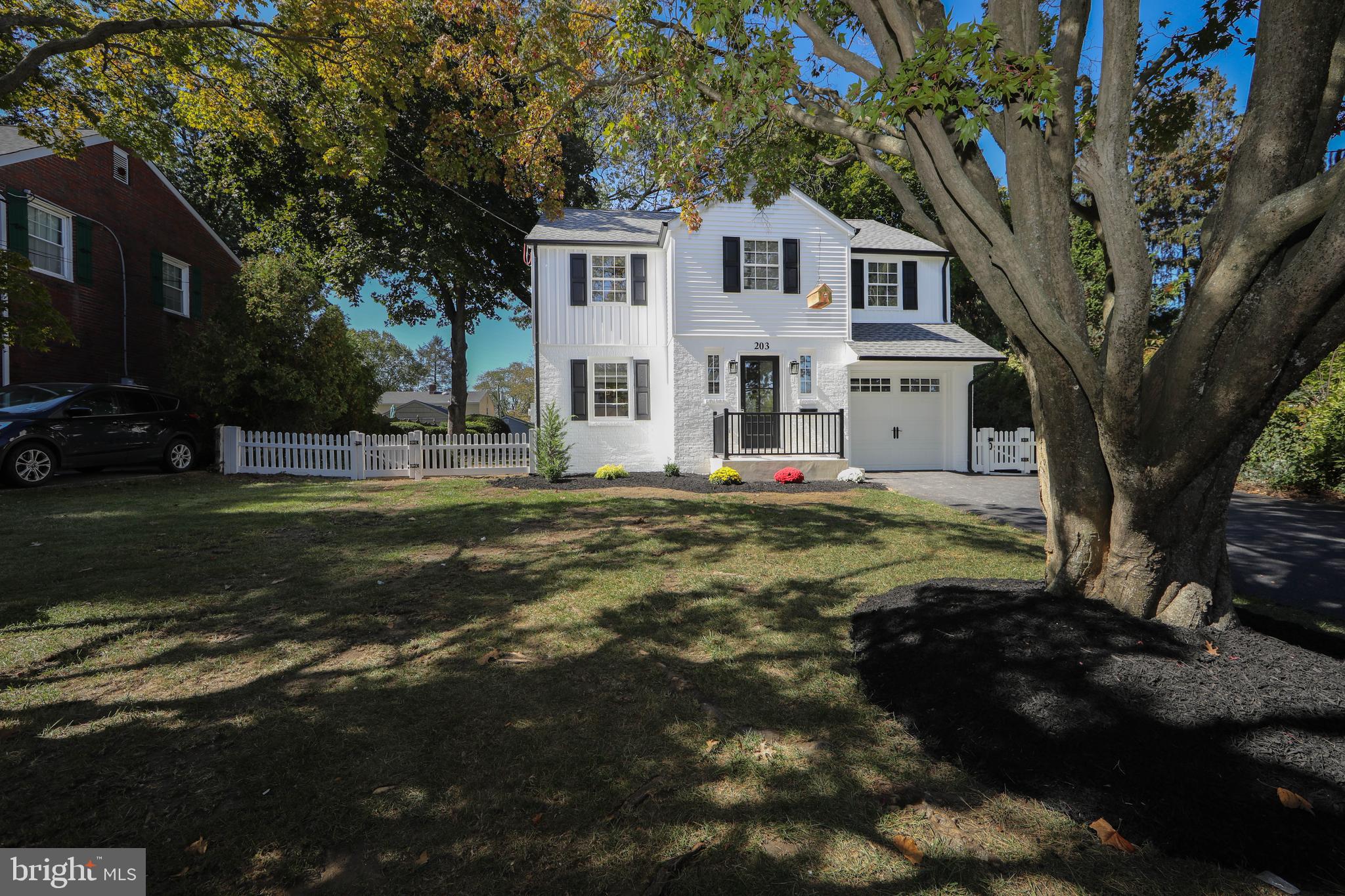 203 W CRYSTAL LAKE AVENUE
