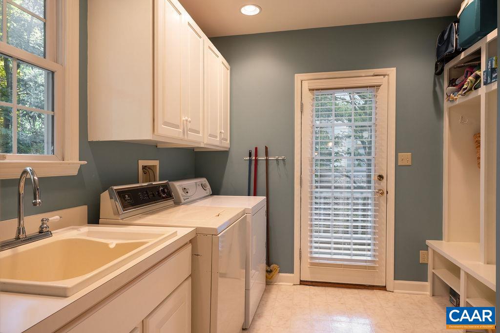 LAKE REYNOVIA - Residential