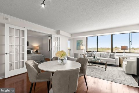 Photo of 10101 Grosvenor Place #1106, ROCKVILLE, MD 20852 (MLS # MDMC2226626)