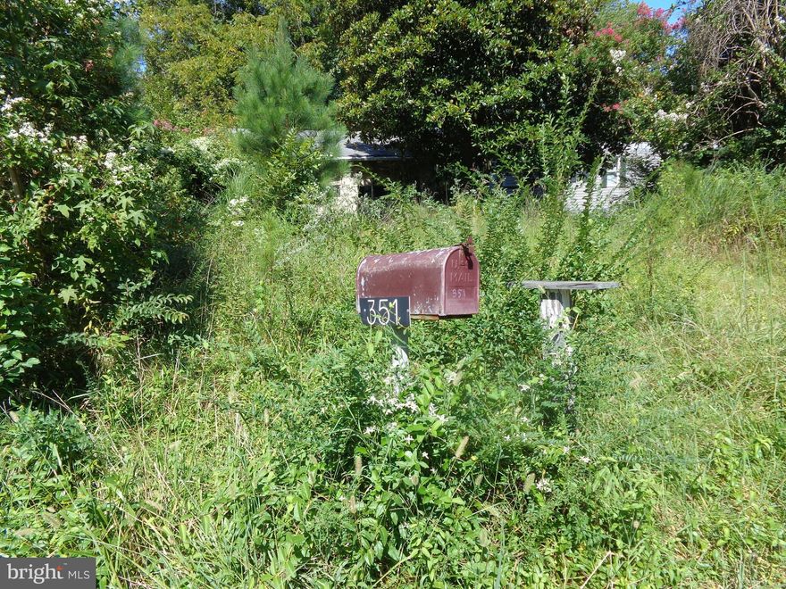 Great building lot in the water-oriented community of Westmoreland Shores. Minutes from the Town of Colonial Beach, the lot is one block away from the Potomac River. The community offers a private Beach, Marina, and more. Build your dream home on this over a 1/4-acre flat lot and bring your golf cart. Public Water, Sewer, and Electric are available. Lot has 2 car garage on it.