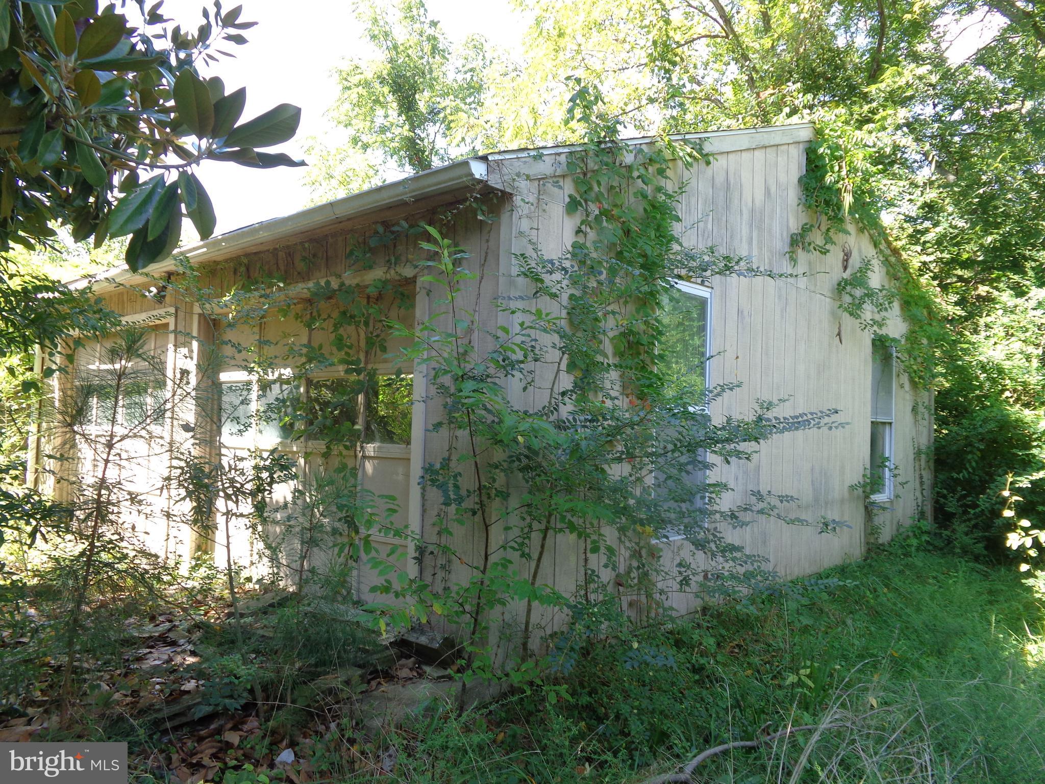 WESTMORELAND SHORES - Land