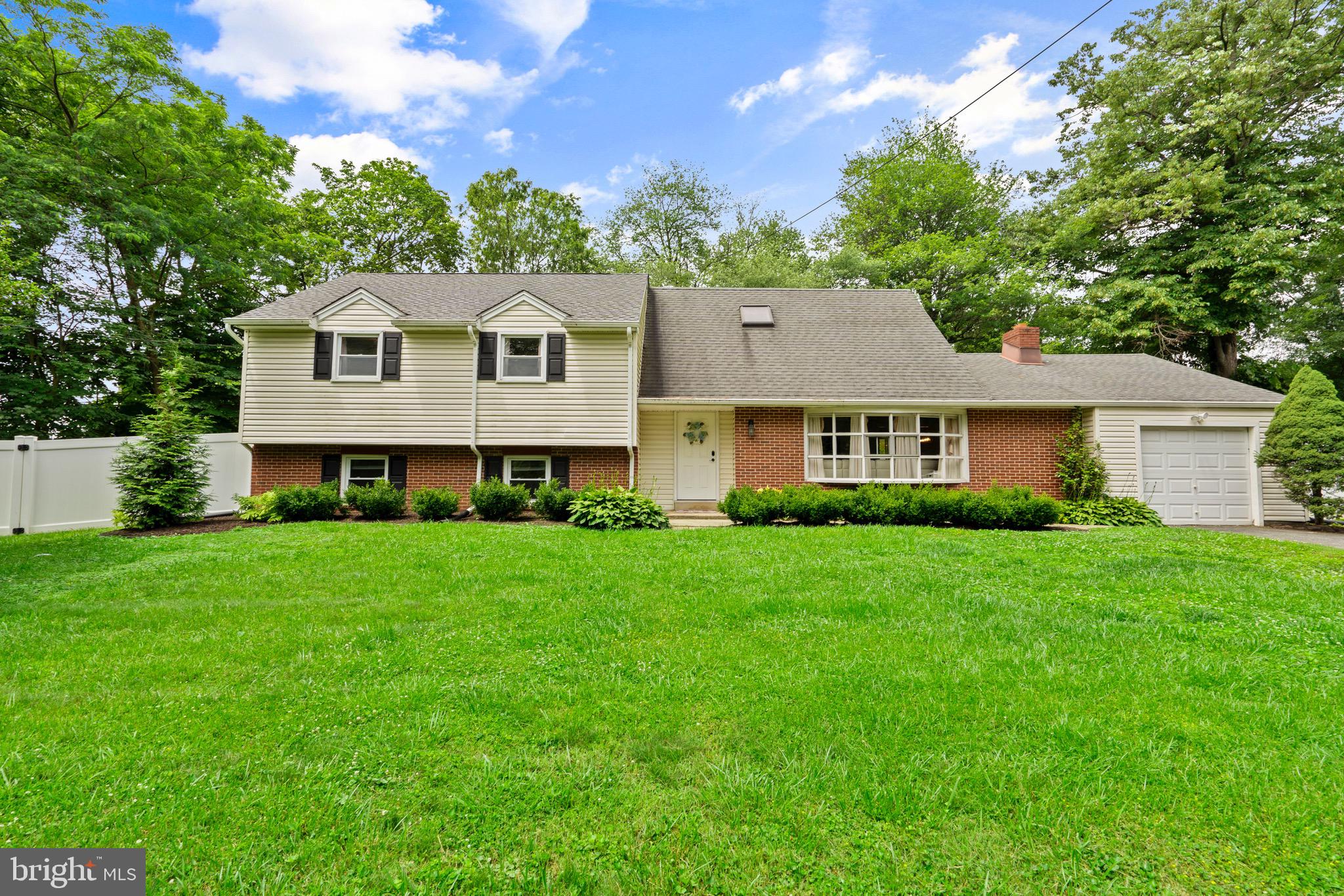 Welcome to 566 S Old Middletown Road, a beautifully updated home located in desirable Middletown Township and the award-winning Rose Tree Media School District. This 4-bedroom, 2.5-bathroom split-level property offers the perfect balance of modern updates, functional living space, and a peaceful setting, all just minutes from downtown Media.
Step inside to find a bright and spacious layout designed for everyday living and effortless entertaining. The brand-new kitchen features new stainless steel appliances, modern cabinetry, and flows directly into the dining room—making mealtime and gatherings both easy and enjoyable. A comfortable living room welcomes you in from the front entry, while the finished basement adds the perfect bonus space for entertaining, a home office, or play area.
Upstairs, the primary suite includes a full en-suite bathroom, offering privacy and comfort. Three additional bedrooms provide ample space for family, guests, or flex use. A large secondary bedroom is located just off the updated full hall bathroom. Additional features include a dedicated laundry room, updated HVAC system, and a one-car garage with driveway parking.
Outside, enjoy a fully fenced-in backyard and side yard, offering complete privacy surrounded by mature trees. The backyard is ideal for outdoor living, with plenty of room to host gatherings, relax in the shade, or build out your dream patio. There is even an attached shed which provides easy access in the backyard for your tools/toys/mower.
This home is perfectly positioned for commuters and travelers alike—less than 20 minutes from Philadelphia International Airport, with easy access to Route 1, Route 252, and the Media Bypass. The SEPTA Regional Rail (Media/Wawa Line) is just two miles away, providing convenient access to Center City Philadelphia. You’ll also enjoy close proximity to local parks, shops, restaurants, Riddle Hospital, and everything downtown Media has to offer.
If you’ve been searching for a move-in ready home with thoughtful upgrades and an unbeatable location, look no further. 566 S Old Middletown Road is ready to welcome you home.
OPEN HOUSE - Thursday 19th from 5:00pm to 7:00pm